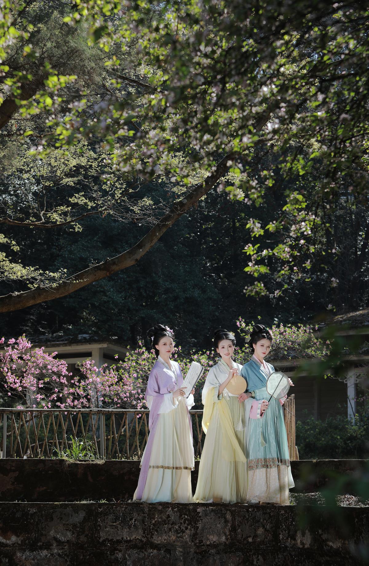 春有百花秋有月，夏有凉风冬有雪：若无闲事挂心头，便是人间好时节