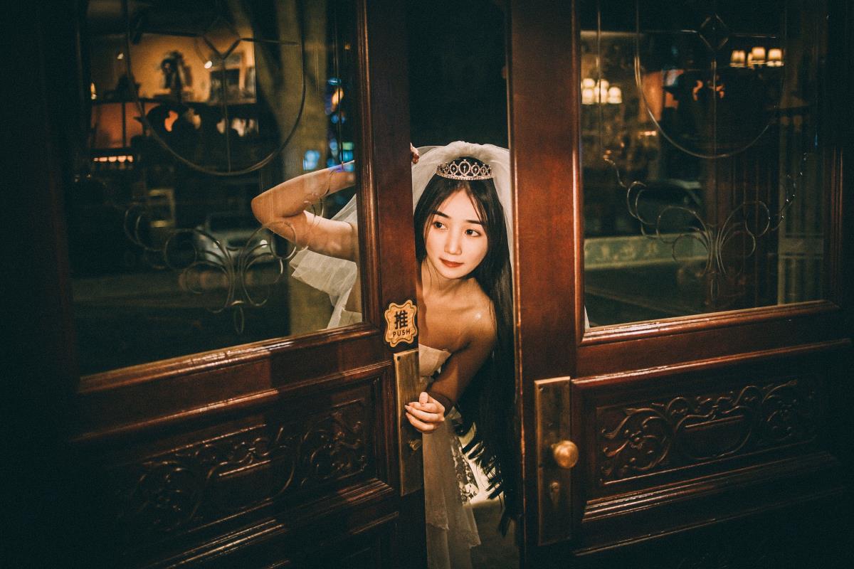 鬼马少女：于婚纱港风里追寻自由浪漫，定格天马行空瞬间