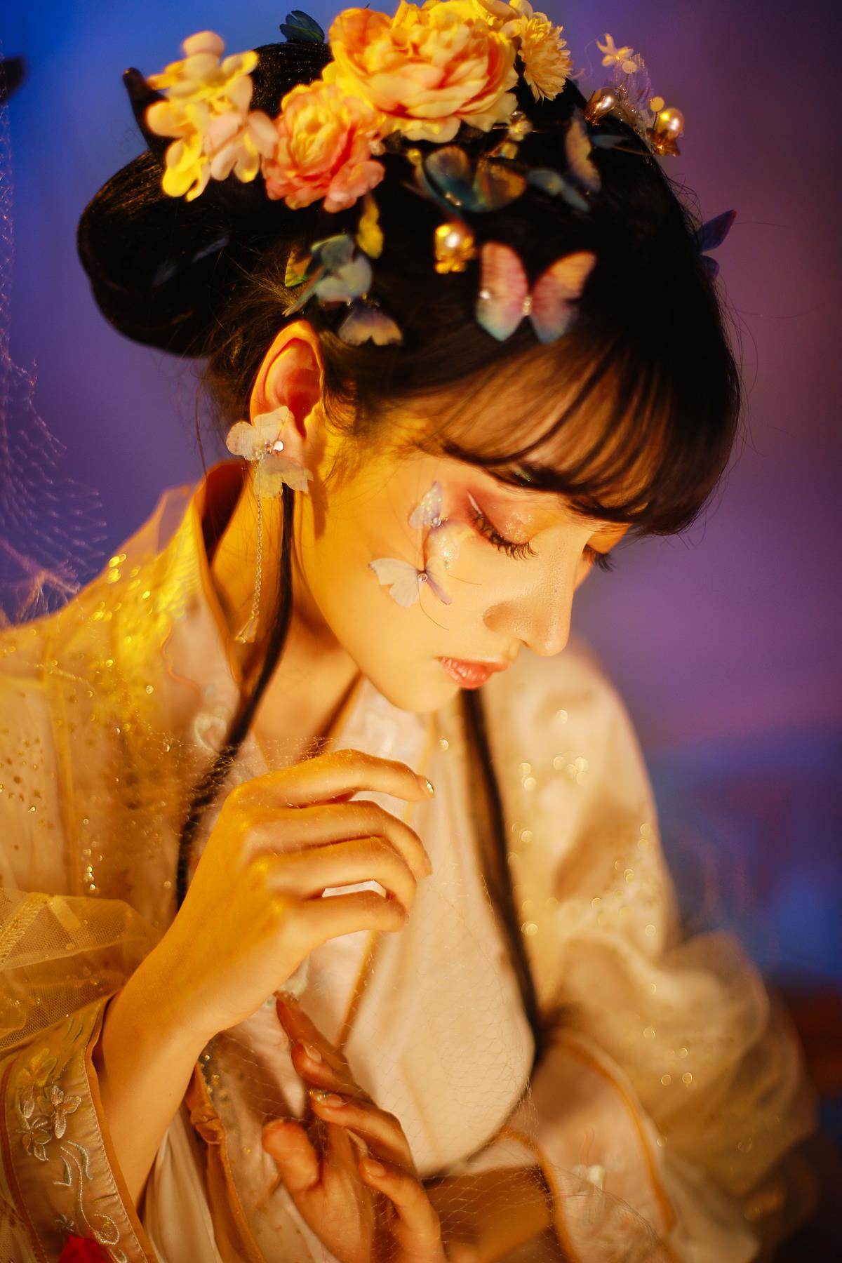 化蝶：泪染双翅身化蝶，翩翩花丛来，古装小仙女的玄幻之境