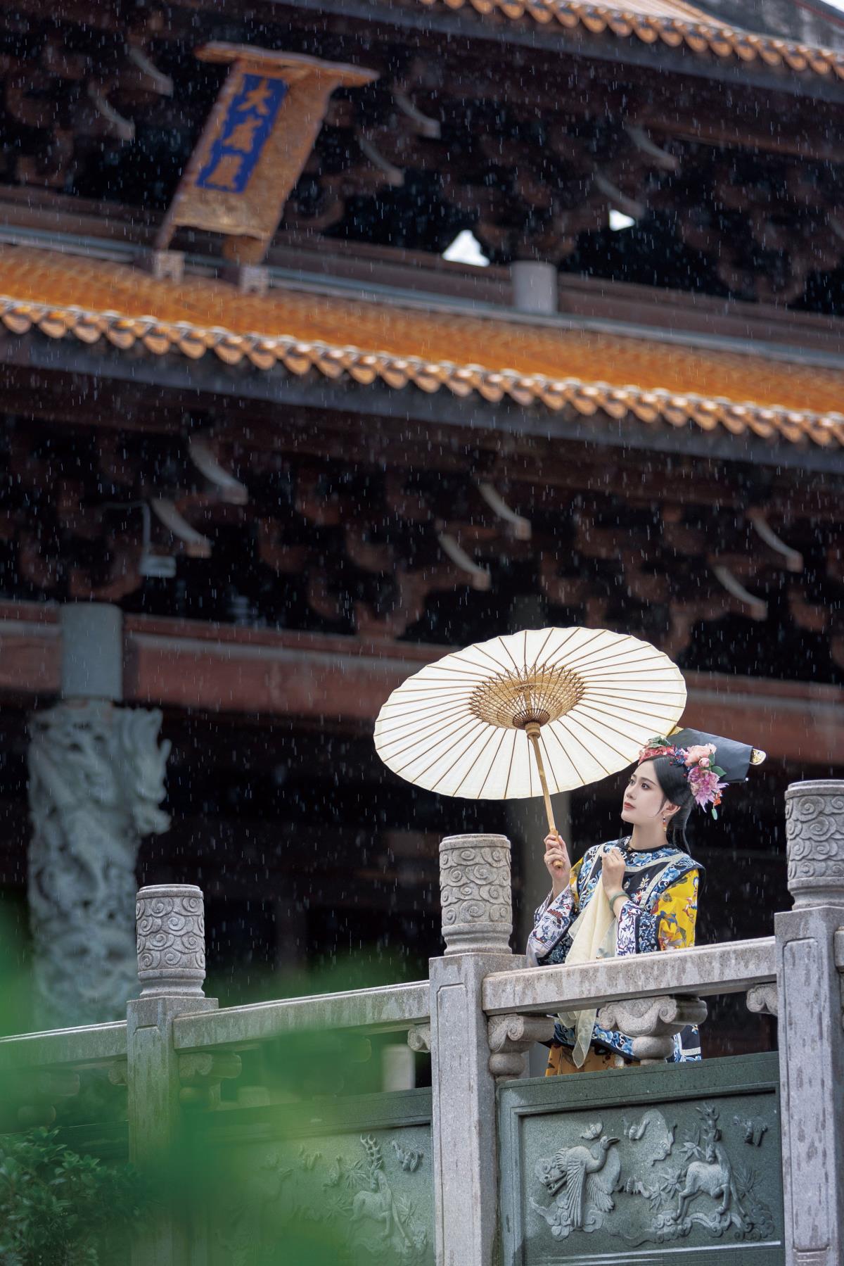 人间惆怅客，断肠忆平生