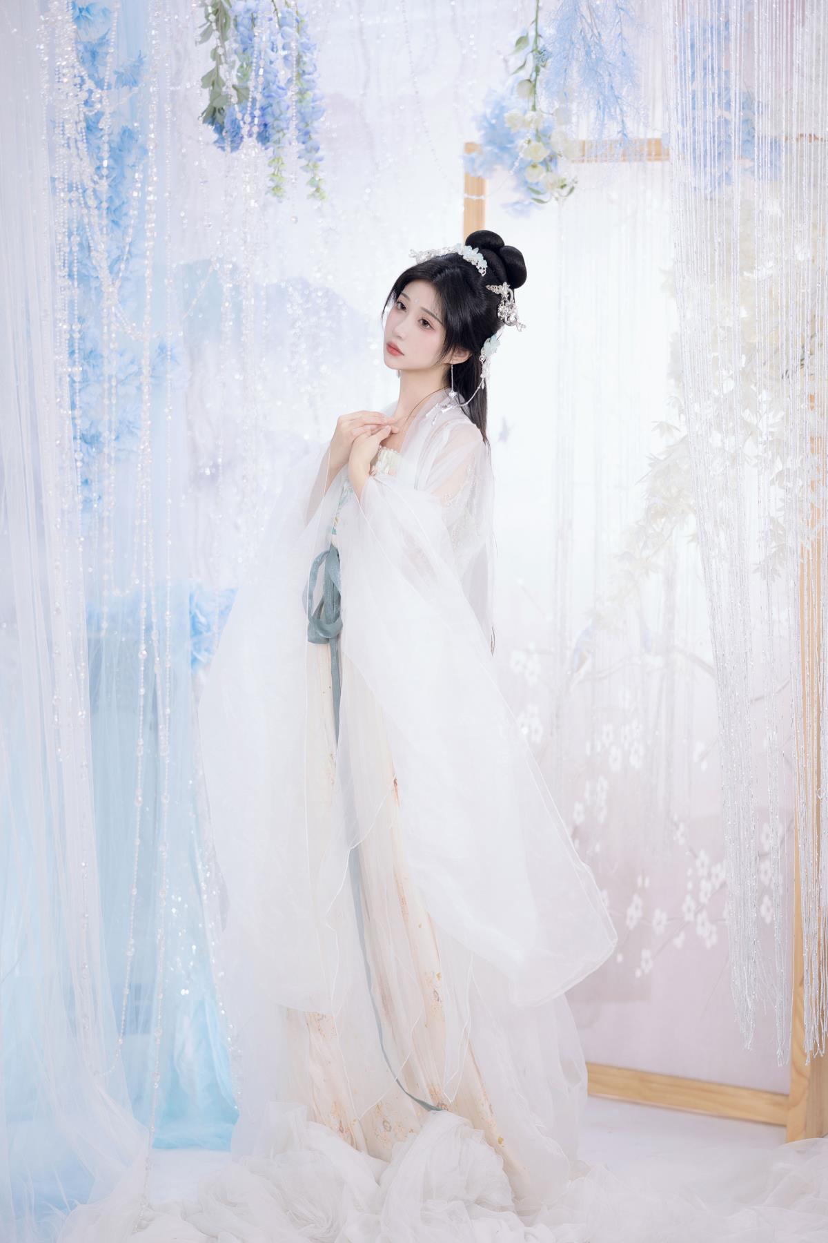 静尘忆昔：赏花人渐稀，古风美人情长