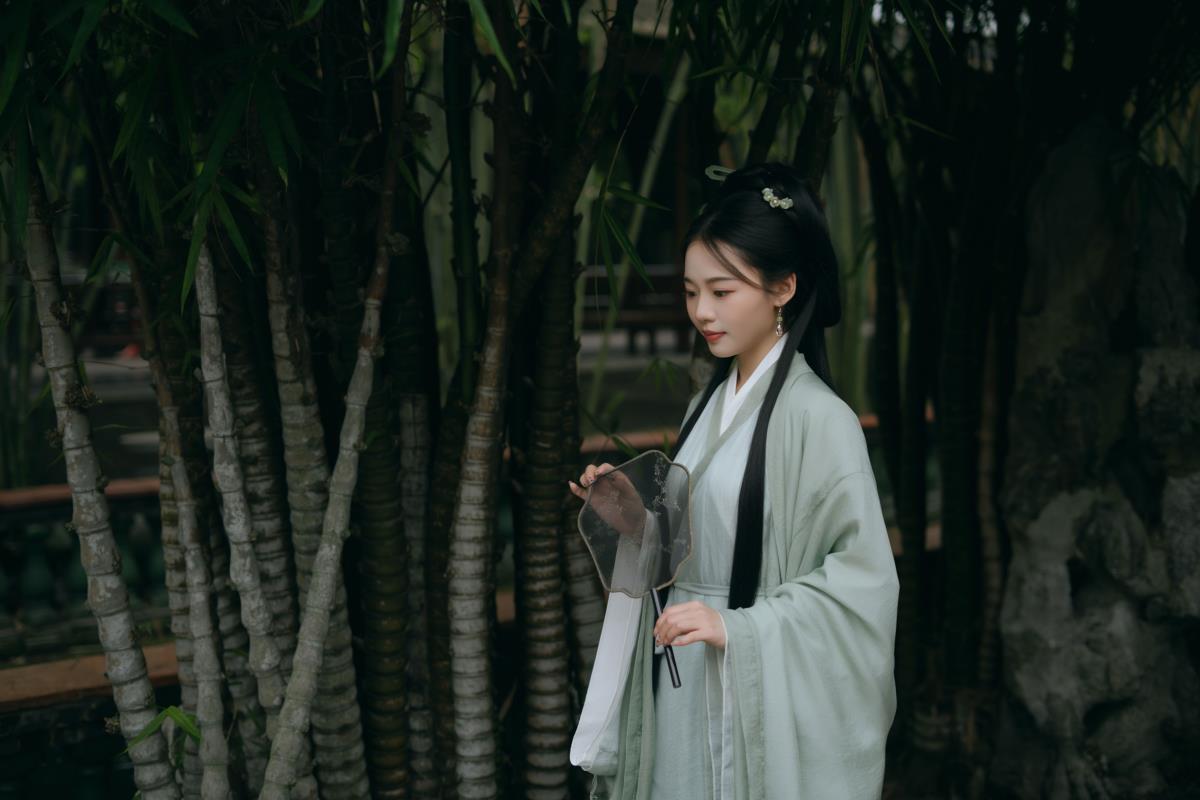 人间忽晚，山河入秋，邂逅优雅古风园林氛围