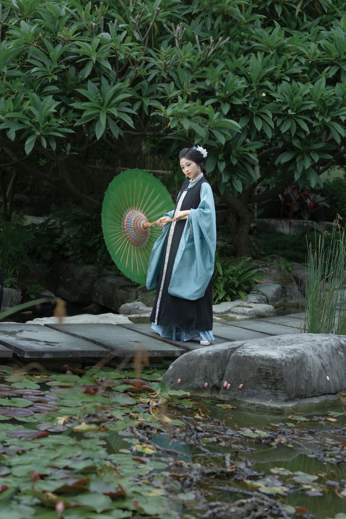 种芭蕉之叹：早也潇潇，晚也潇潇，心绪无聊惹怨蕉