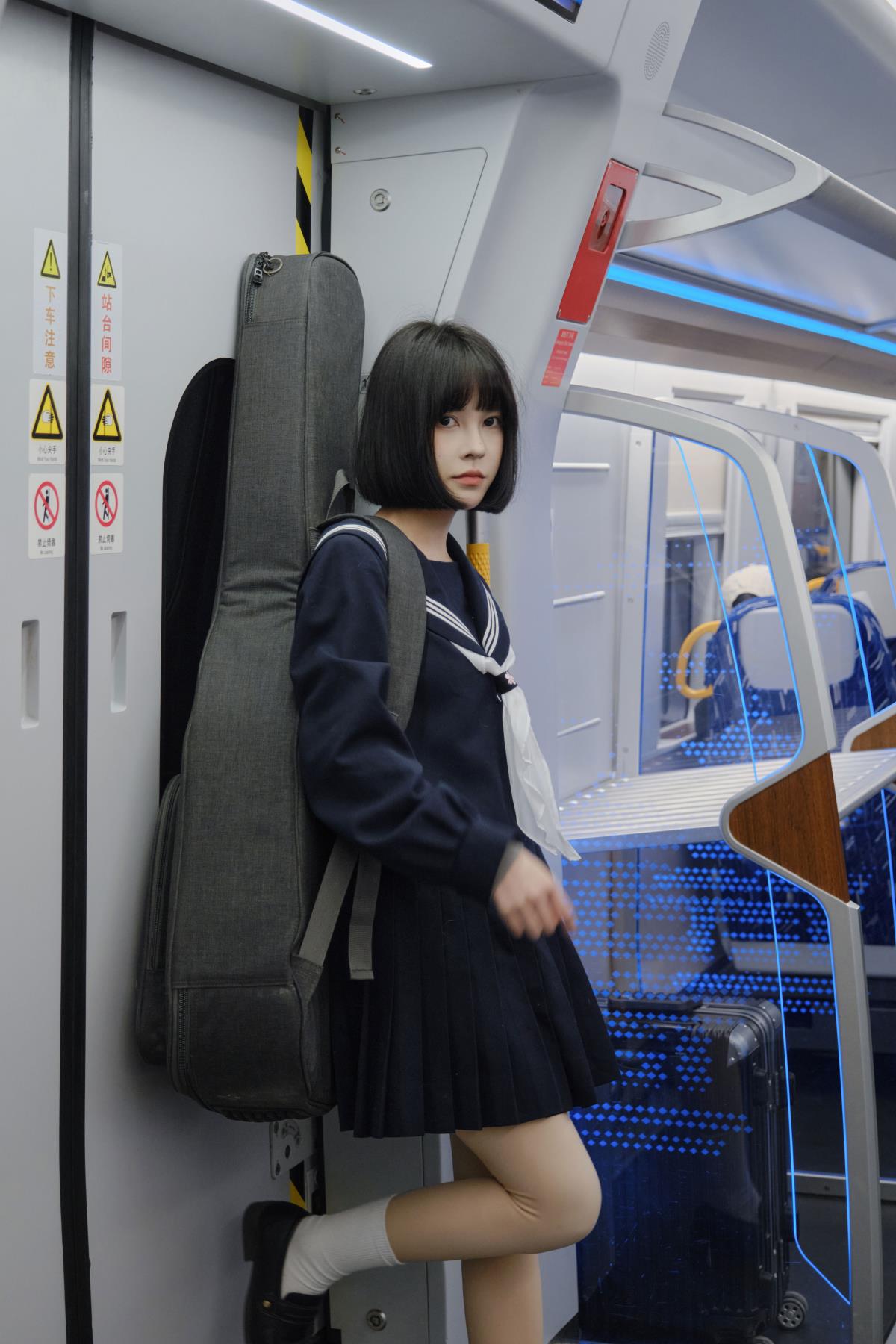 列车 JK 下，翻弄回忆寻不回的少女时光