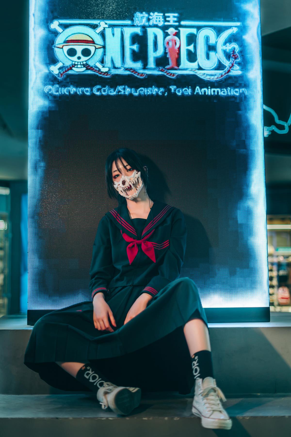 《面具之下：不良JK少女的别样风情》 解析：原内容中提到“不良JK少女”“戴着面具的不良JK制服”，提取这些关键信息后，组合成一个标题，既包含了核心元素，又通过“面具之下”营造出一种神秘、富有探索性的氛围，同时“别样风情”也增添了文艺气息，符合富有意境或文艺向风格的要求。