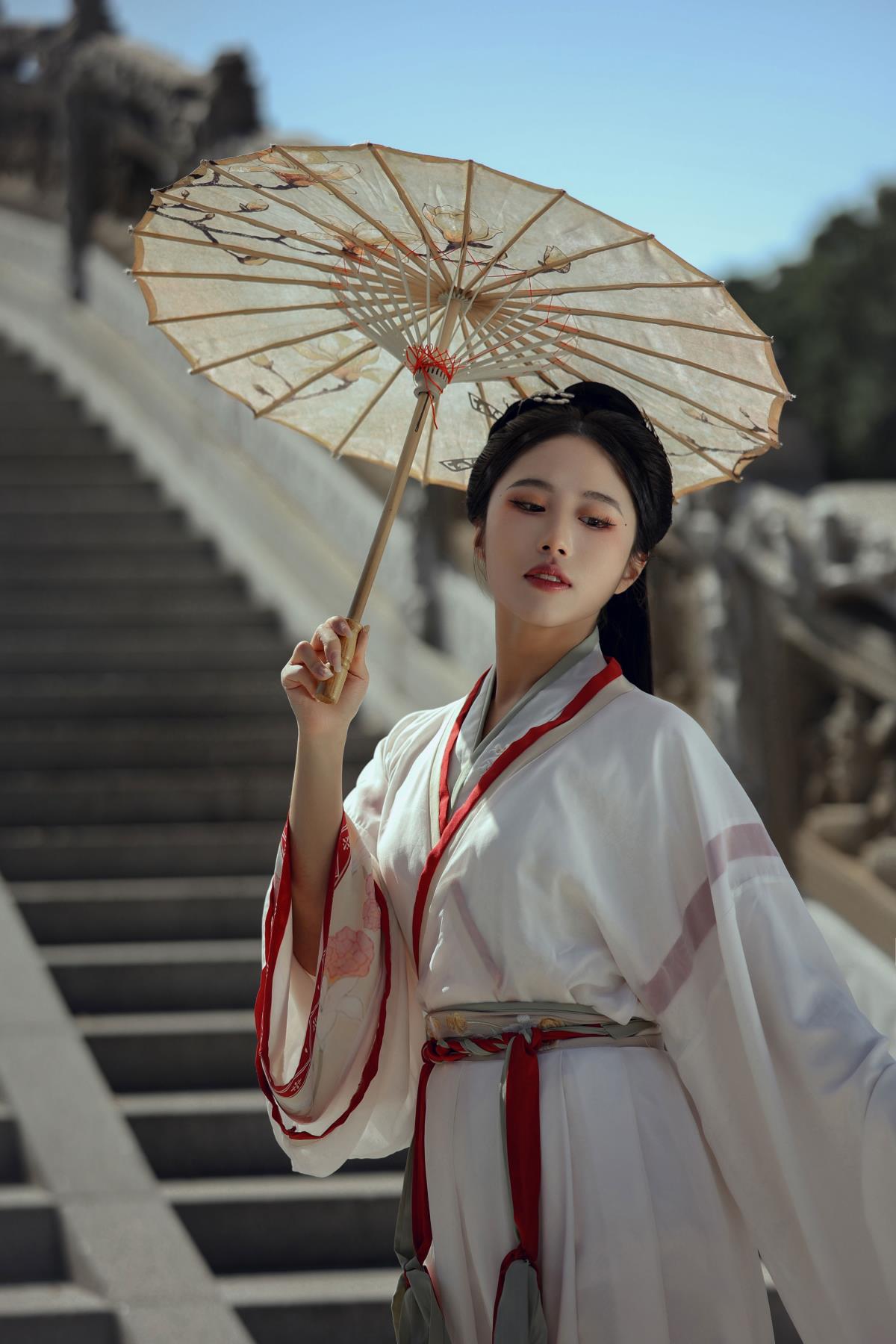 亭台闲趣，共赏盛夏满园好风景，邀小仙女同游