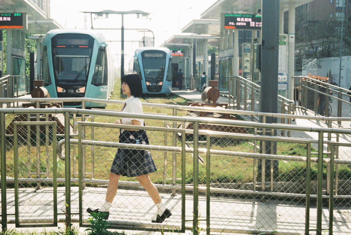 路边JK少女：日系胶片下的可爱定格与美美瞬间