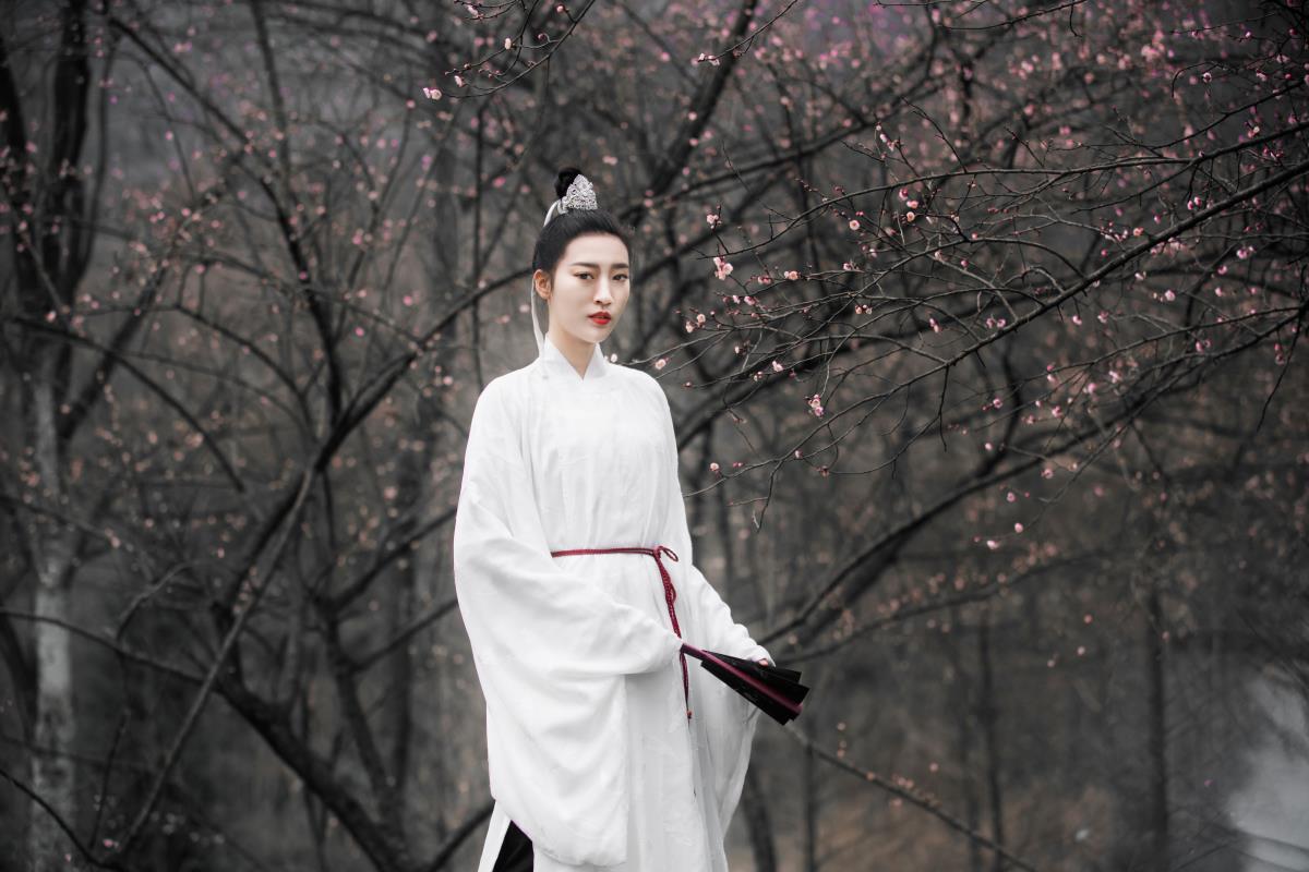 香如故：古装古风山林间的禅意守望