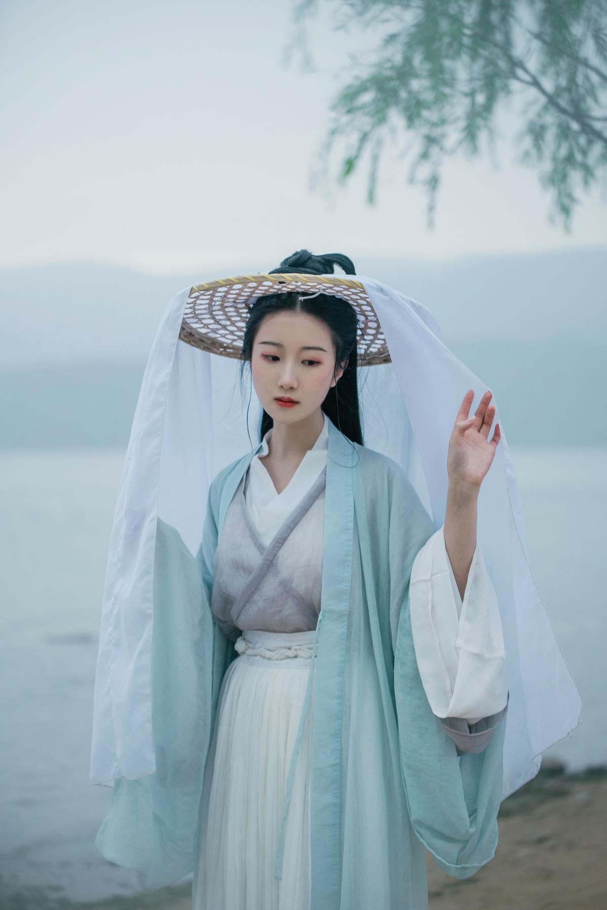 清波渡：苦旅酒中寻烟波尽头，斜阳草树间任春秋遨游