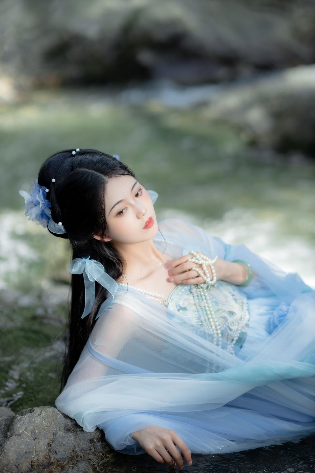 《百年修得人身，养眼古风玄幻小蚌精》 （注：按照要求尽量保留了原始信息并组成了一个标题，不过原始内容表述稍显混乱，此标题仅为根据要求生成。） 或者《小蚌精：百年修成人身，古风玄幻尽展养眼风情》 又或者《养眼古风玄幻路，百年修得人身的小蚌精传奇》