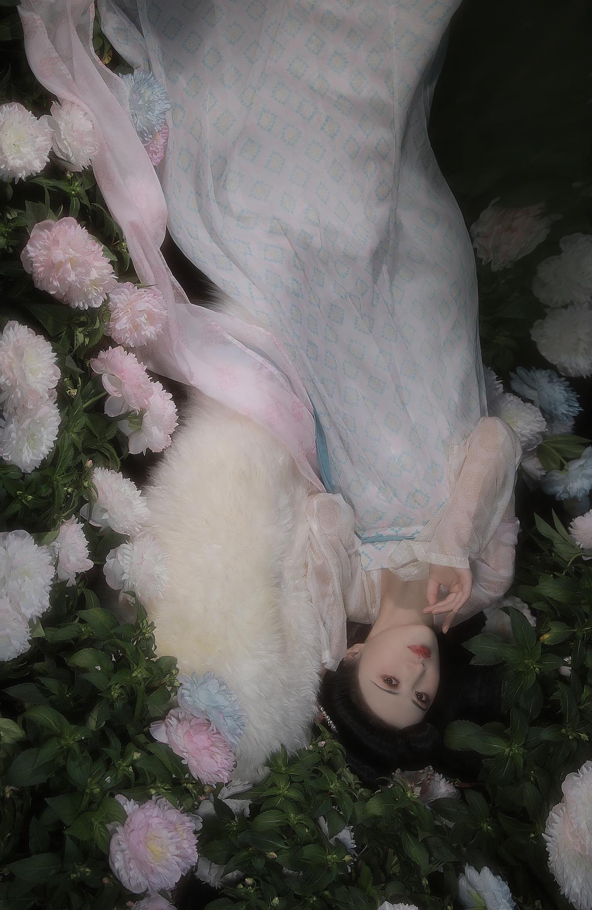 《春有百花秋有月，若无闲事挂心头》 《诗意四季，心间无扰好时节》 《古风画卷里的优雅美人与人间好景》