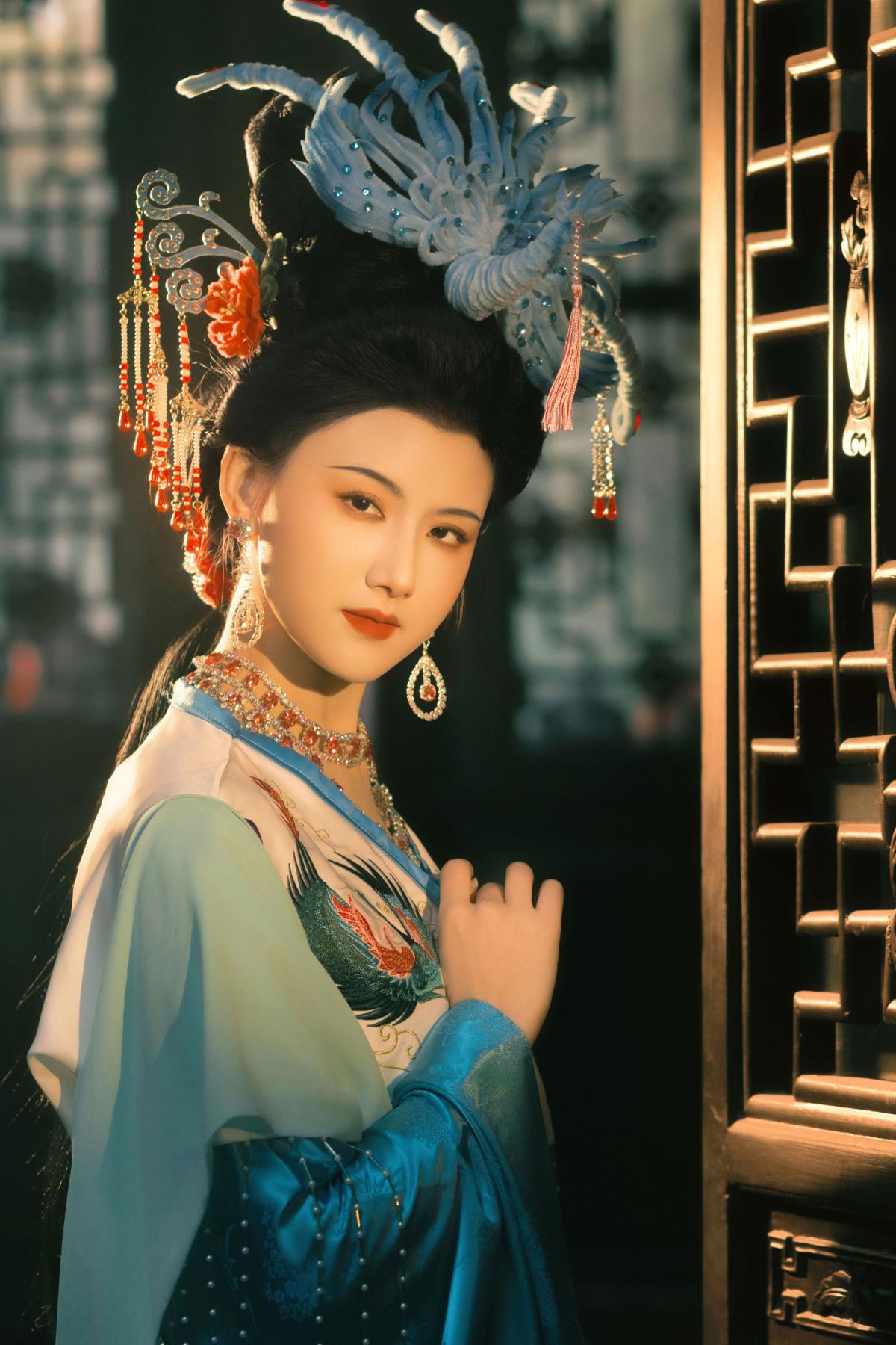 女儿国：四大皆空下紧闭双眼的躲闪与中式古风光影美学