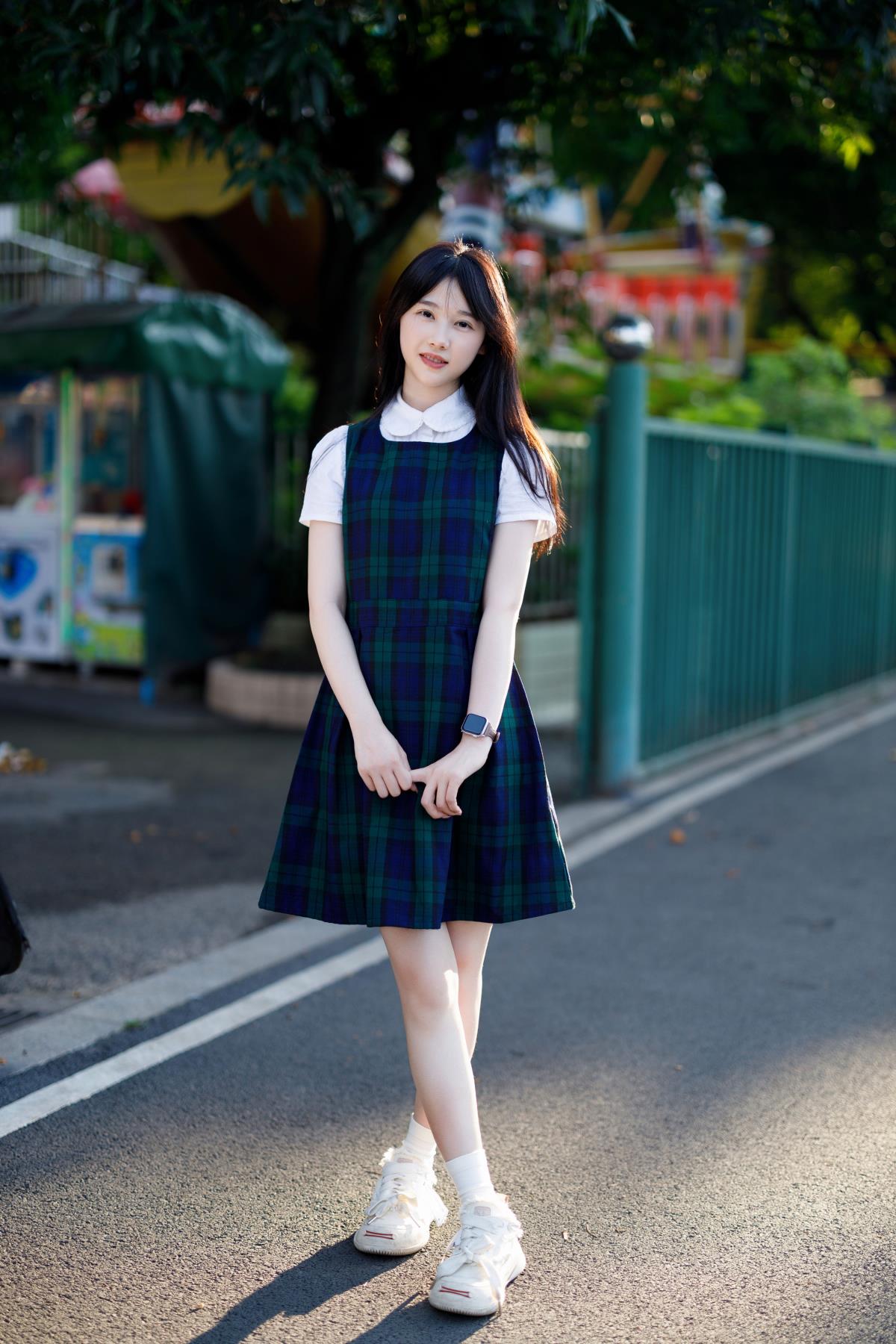 《JK 少女：青春里的游乐场与夕阳，闺蜜相伴的璀璨时光》