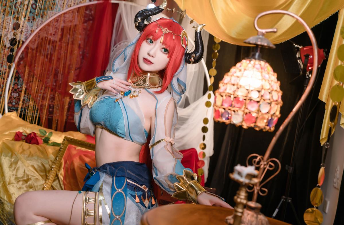 《妮露原皮Cosplay：邂逅性感美少女的梦幻时刻》