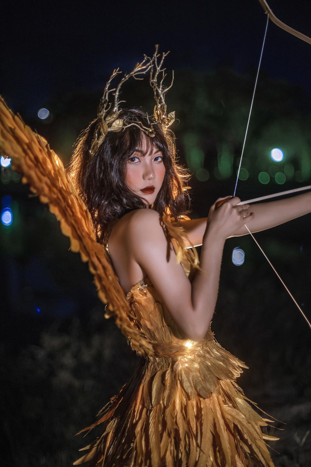 暗夜天使：刹那间的光明与暗夜交织