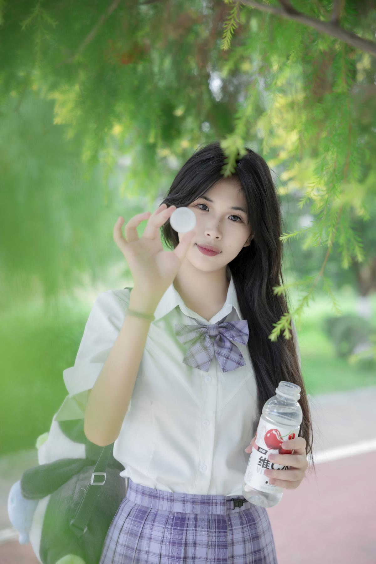 《阳光下的公园：青色绿色建筑间的JK校园清新青春》 （将提取信息进行组合并整理成一个完整的句子作为标题，符合要求且保留了所有信息）