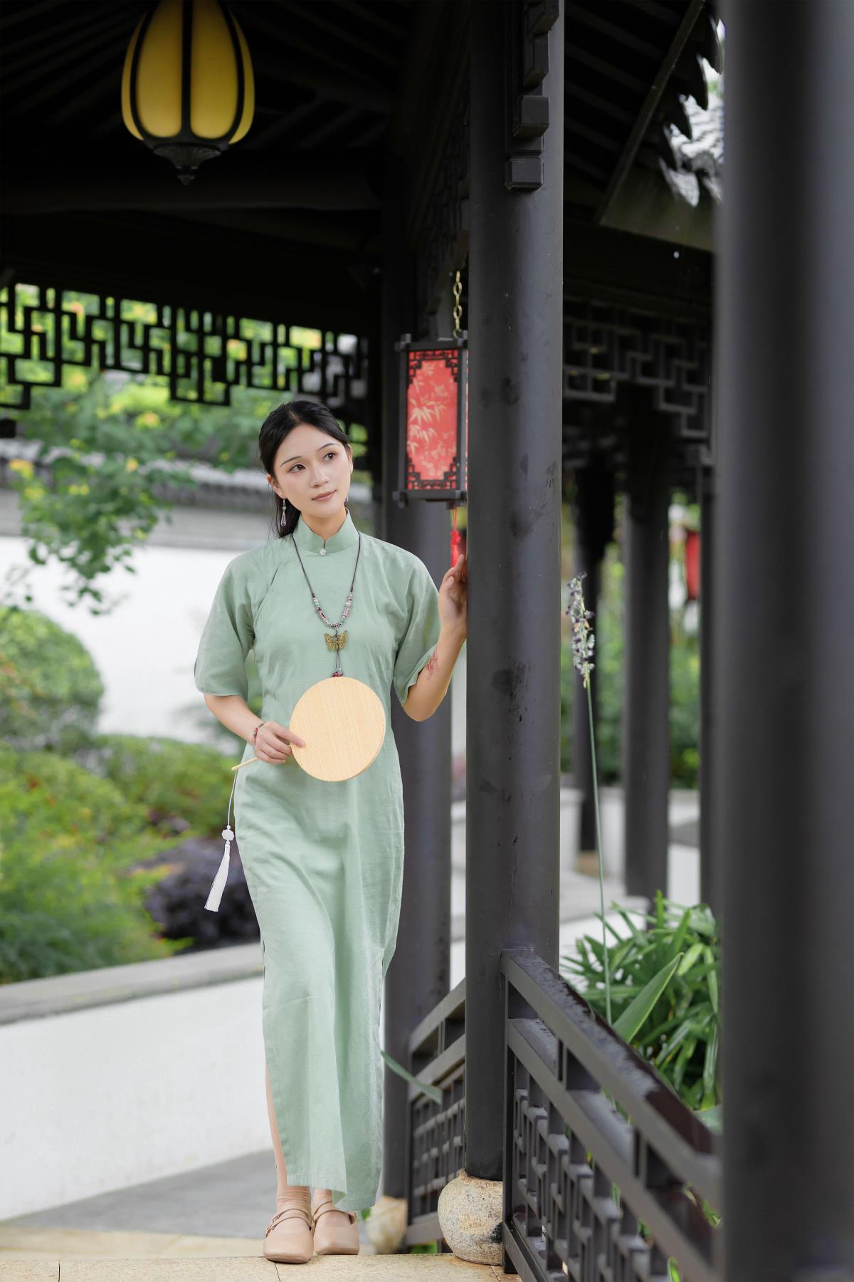 江南：旗袍韵里的唯美画卷与往昔情怀