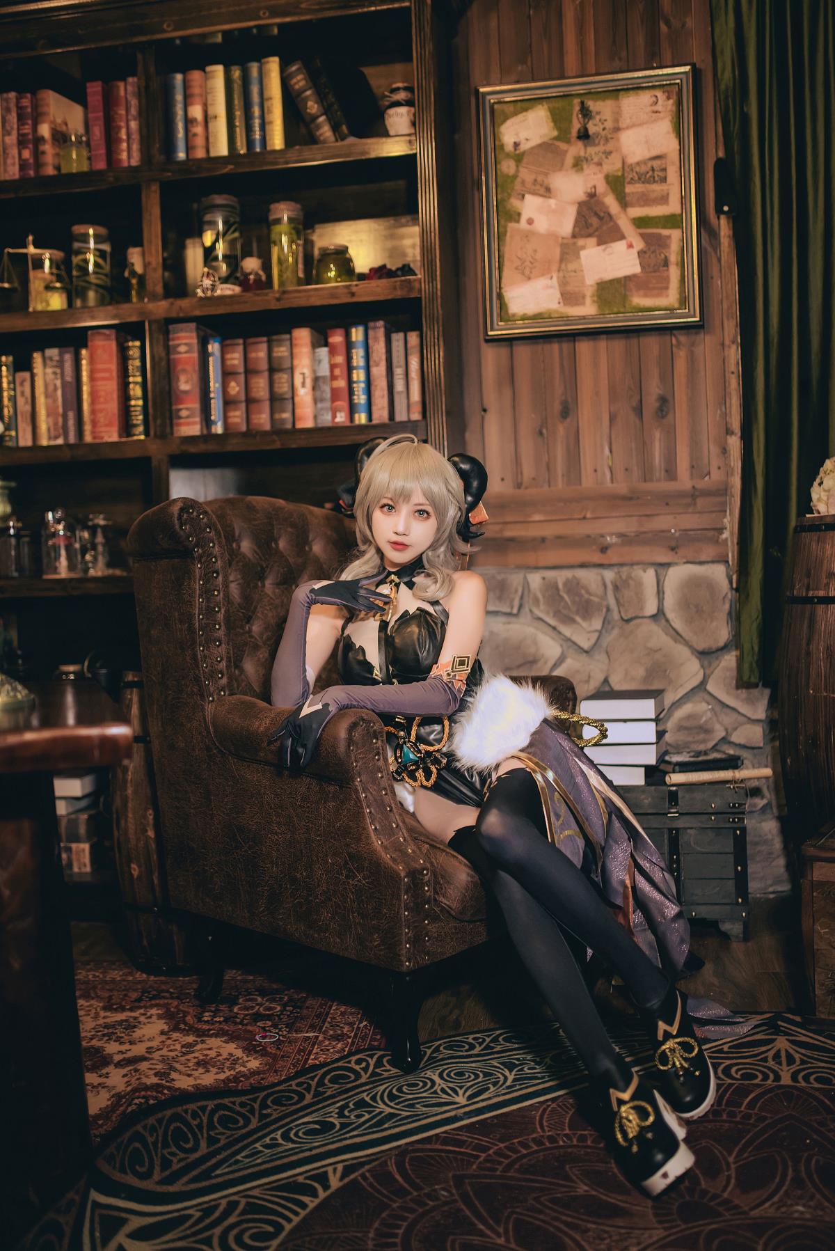 夜幕甘雨下的工作余韵与Cosplay的性感交织