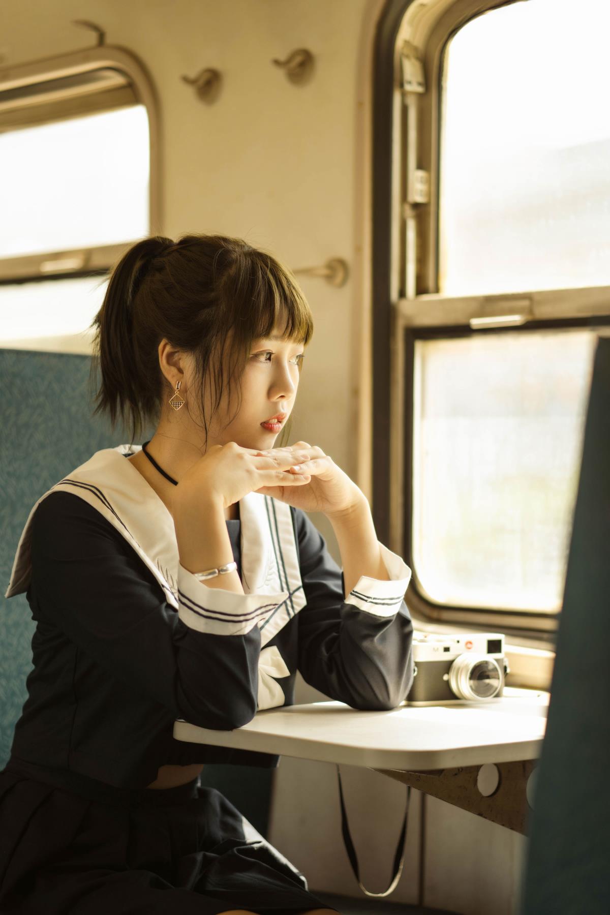 《旧时风景变换，唯你不变——致女孩的青春离别与怀旧》 需注意，原内容所给信息较为简短且缺乏明确逻辑关联，以上标题是基于尽量融合所有元素生成的，你可根据实际需求调整。若有其他要求，欢迎继续向我提问。