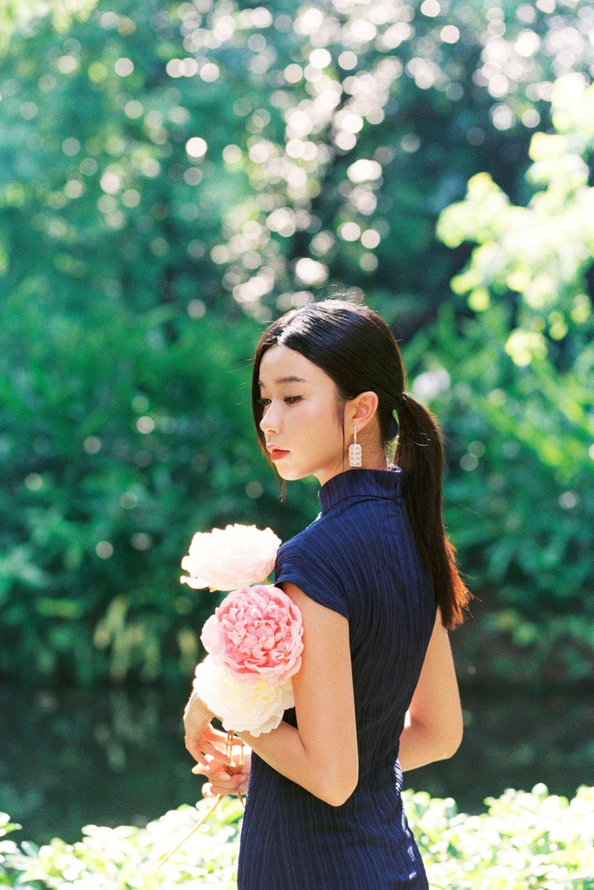 惊鸿一瞥，中式复古旗袍与胶片下的相见之思