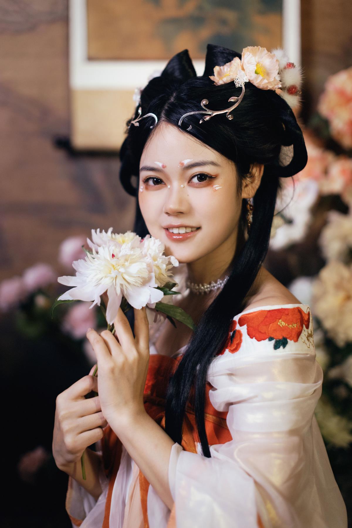 双生狐：巧成绝色玉生香，胭脂溯雪梅花廊间的玄幻古风故事