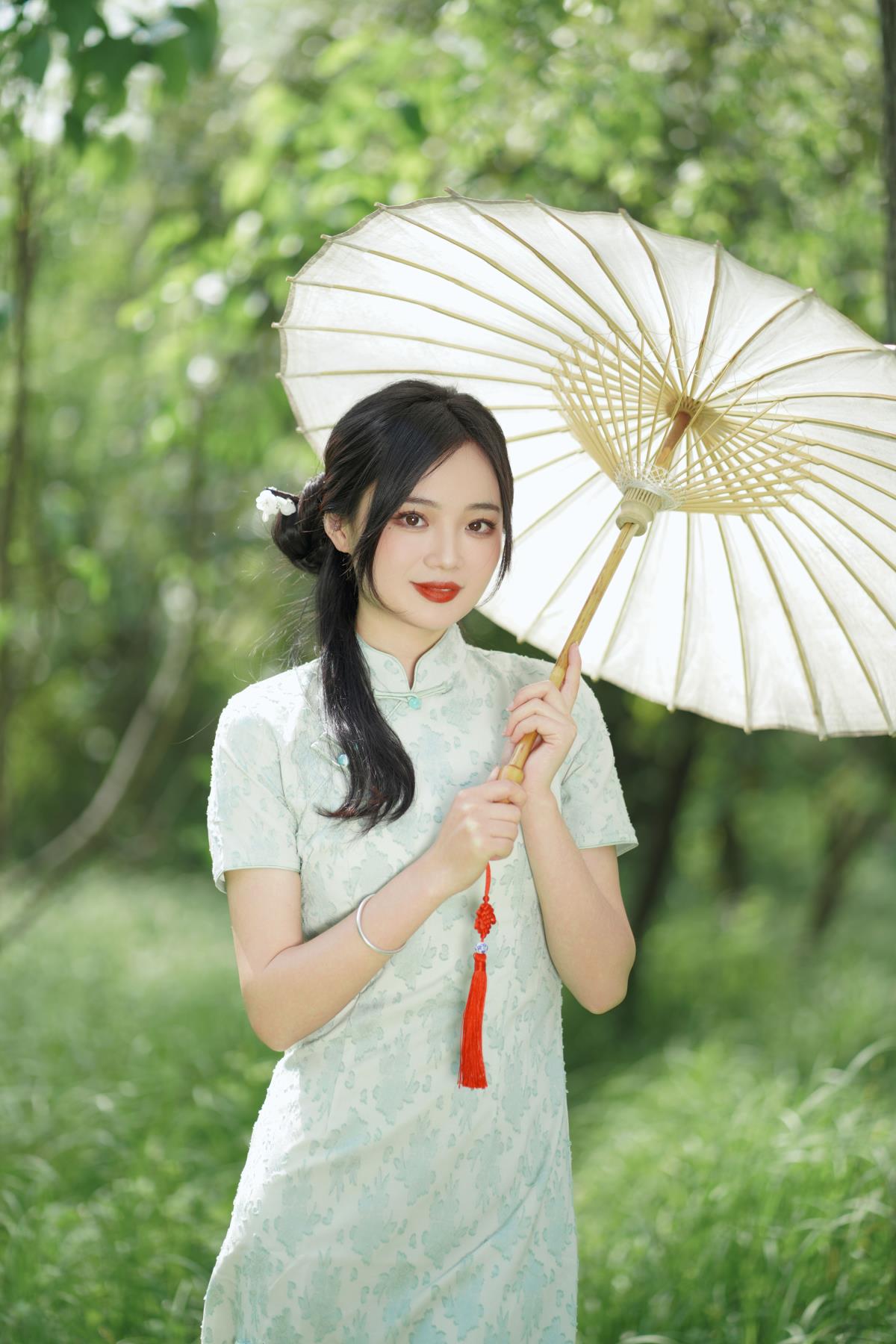 盛夏·天青色旗袍，邂逅江南美人于树林间