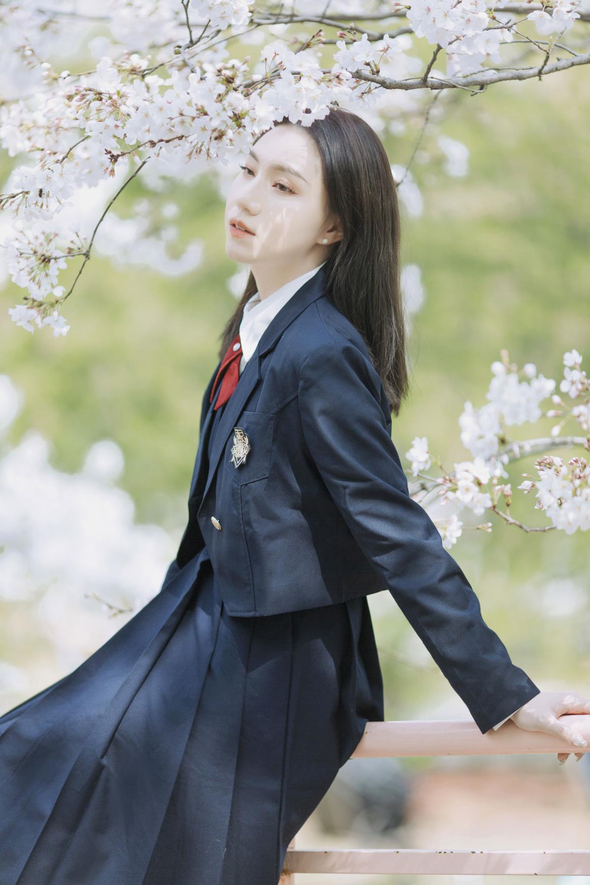 《JK 校花：追春日暖阳，陷繁花白日梦》