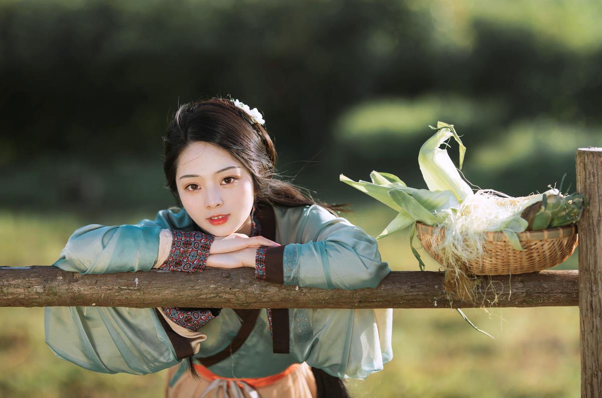 牧马姑娘与暮霭行舟：洛川东流间的清歌幽梦