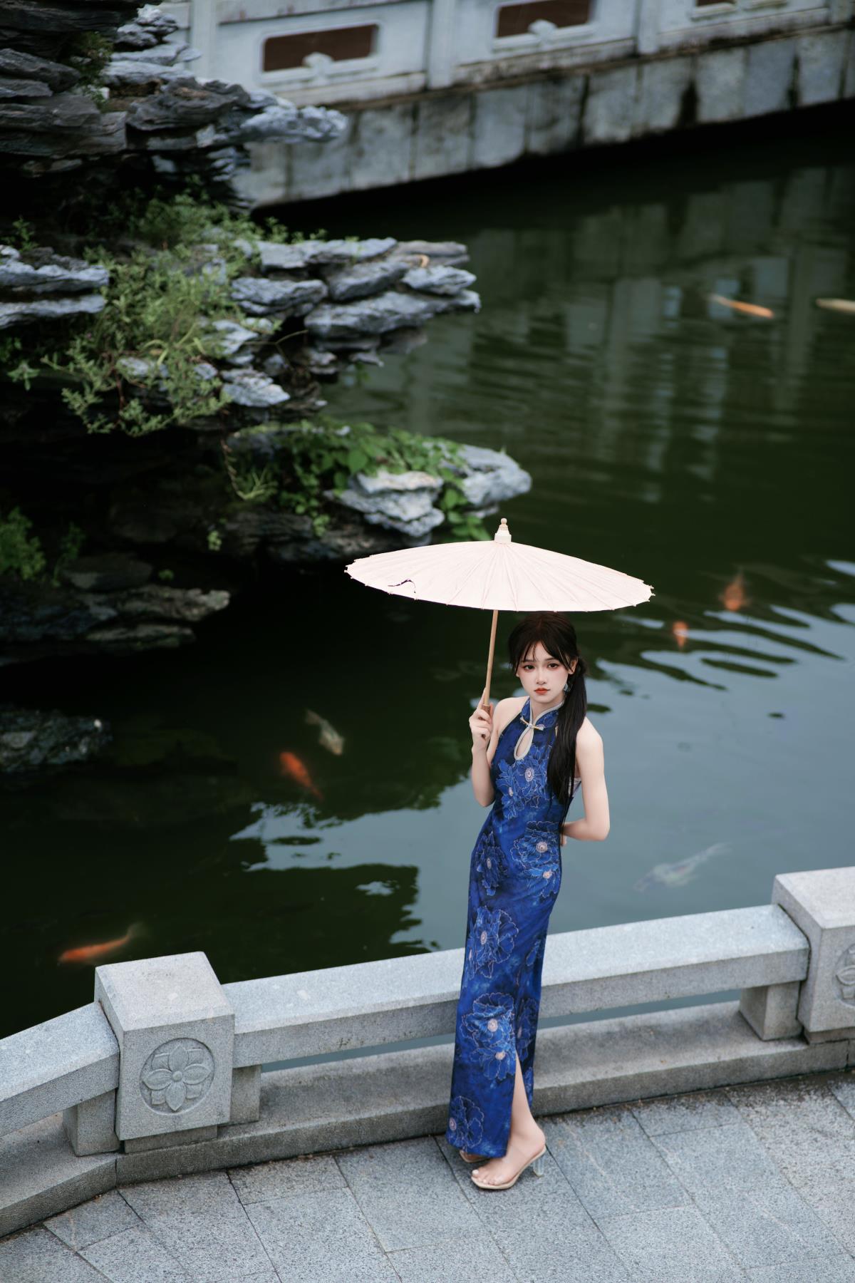 度华年，闻柳香蝉鸣，邂逅旗袍韵里的温柔时光