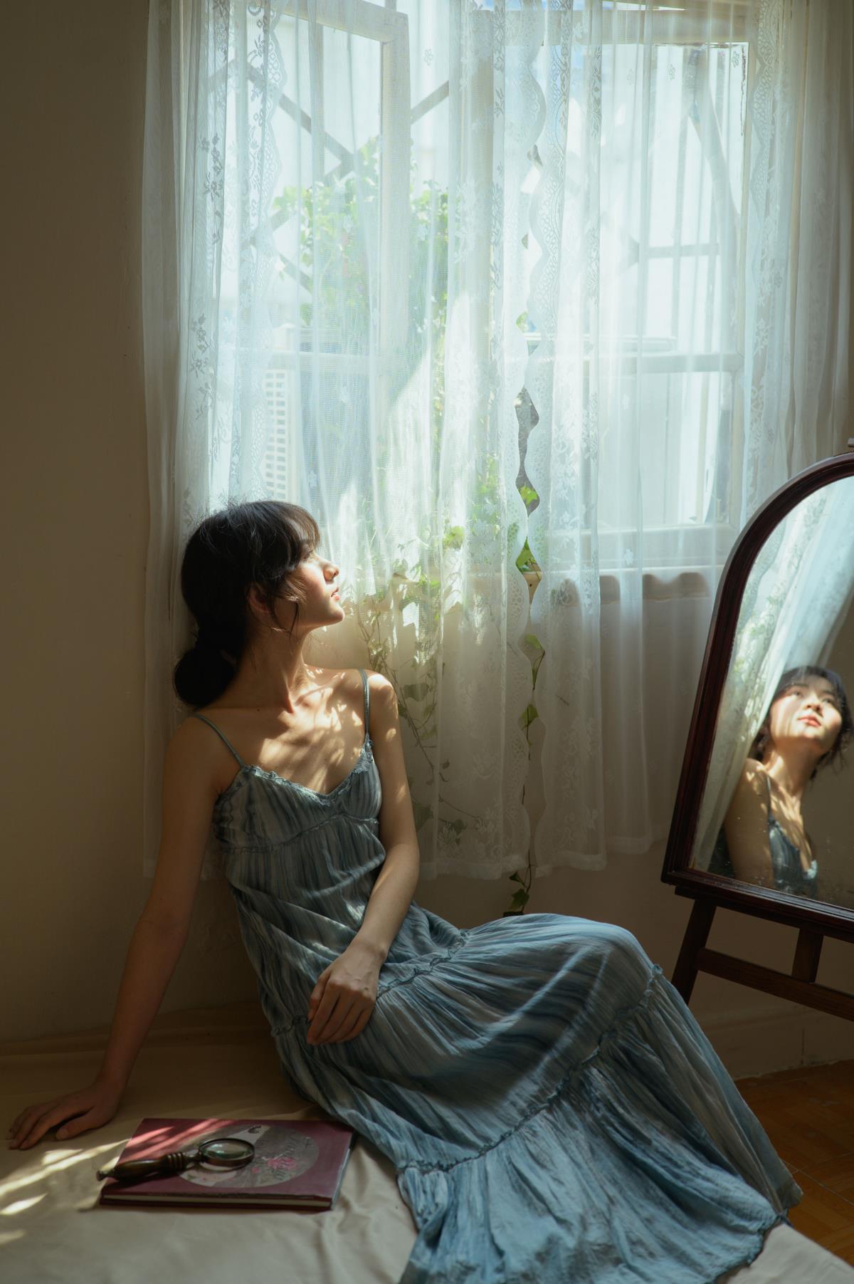 静谧光影：流动情绪与氛围交织的色彩诗篇