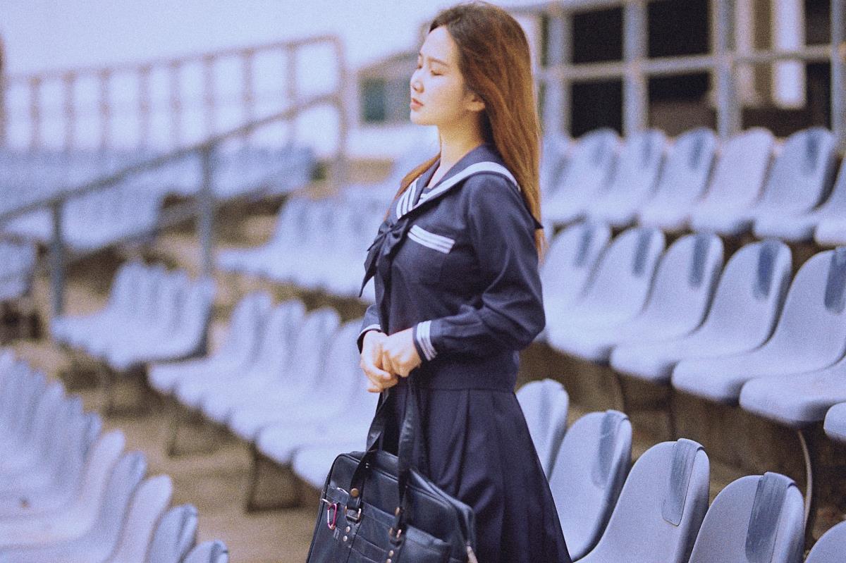 《胶片定格的日系青春：运动场的JK少女》