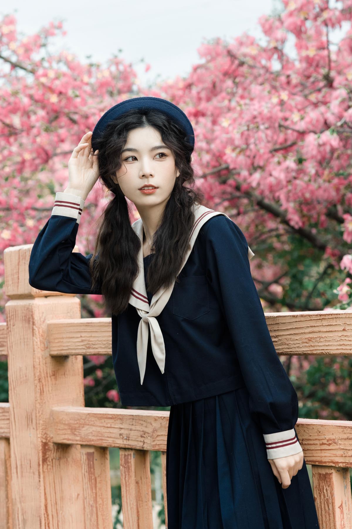 心尖生花：少女心田，繁花与杂草的抉择