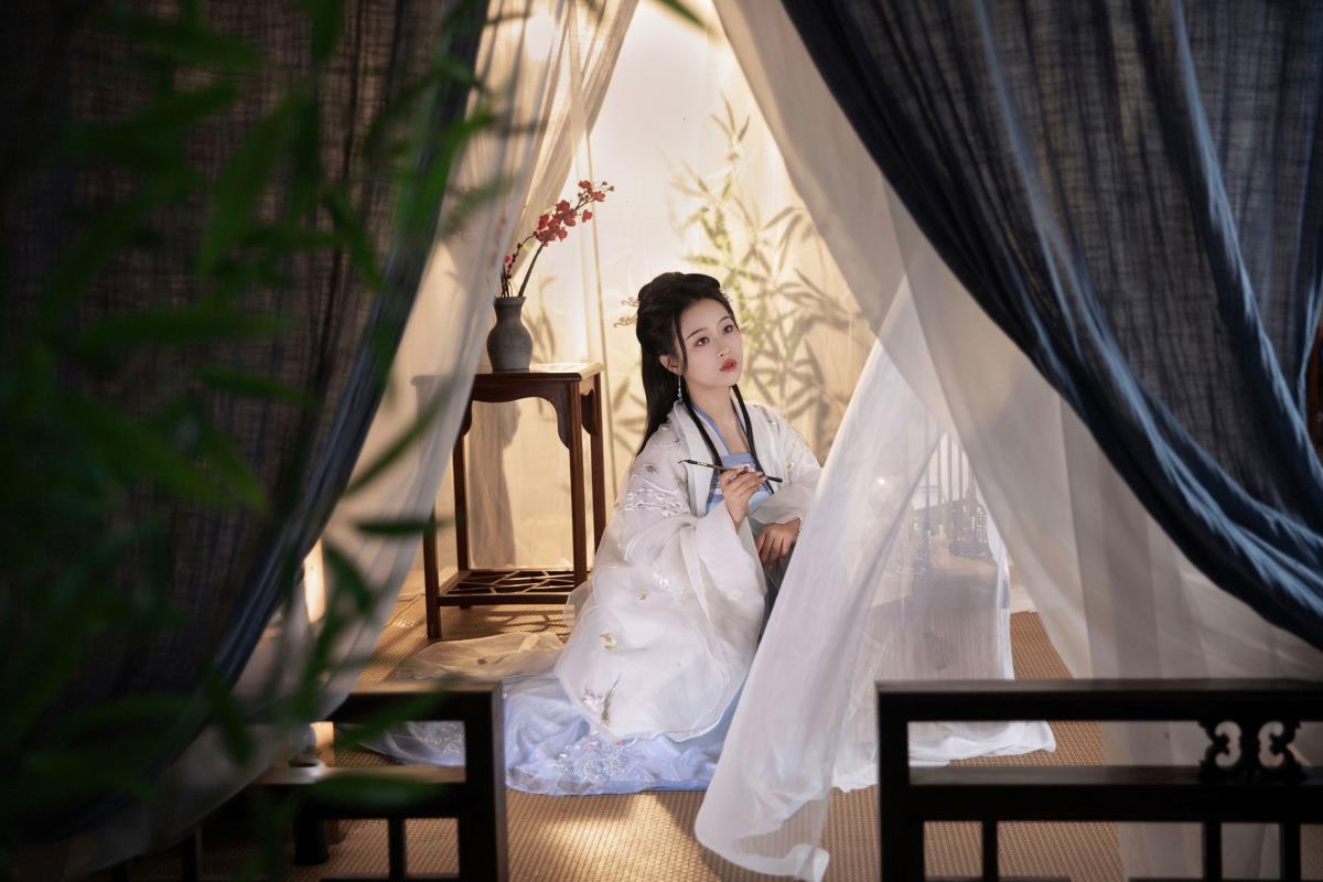 人性若原上草，往事皆焚于斯——古风意境中的美人韵事