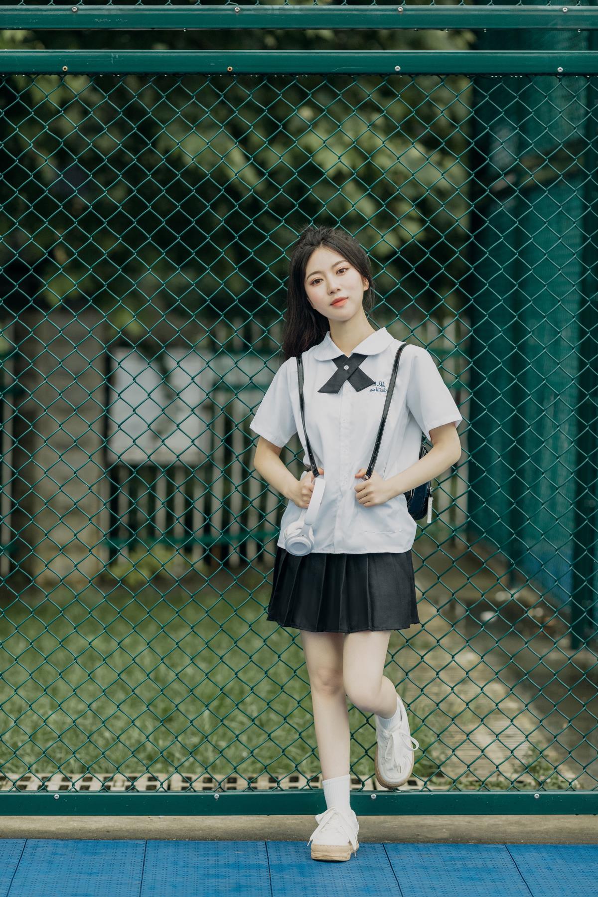 《放学后：琐碎青春里，校花温柔印记下的篮球场时光》