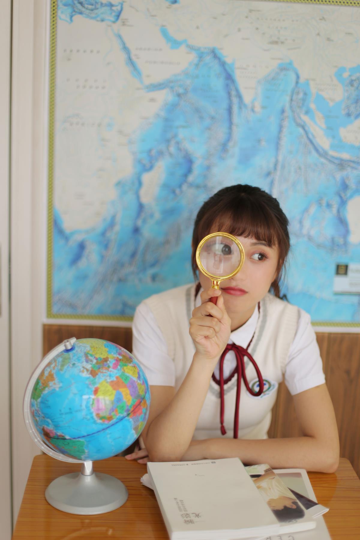 《笔尖盛夏，少女时代的肆意与倔强》 解释：“笔尖舞动盛夏”体现了青春时期那种充满活力与激情的状态，“少女时代”点明主体，“肆意张扬的性格和野蛮生长的韧劲”则进一步丰富了少女们的形象特点，整体营造出一种青春洋溢、富有活力的意境，符合文艺向风格。 或者《JK少女：笔尖下的青葱岁月》，既包含了JK这一元素，又突出了青春岁月里用“笔尖”书写的故事，也有一定的意境和文艺感。 还可以是《少女的可爱时光：笔尖与盛夏的交响》，强调了少女的可爱以及青春时光与笔尖、盛夏的关联，富有文艺气息。