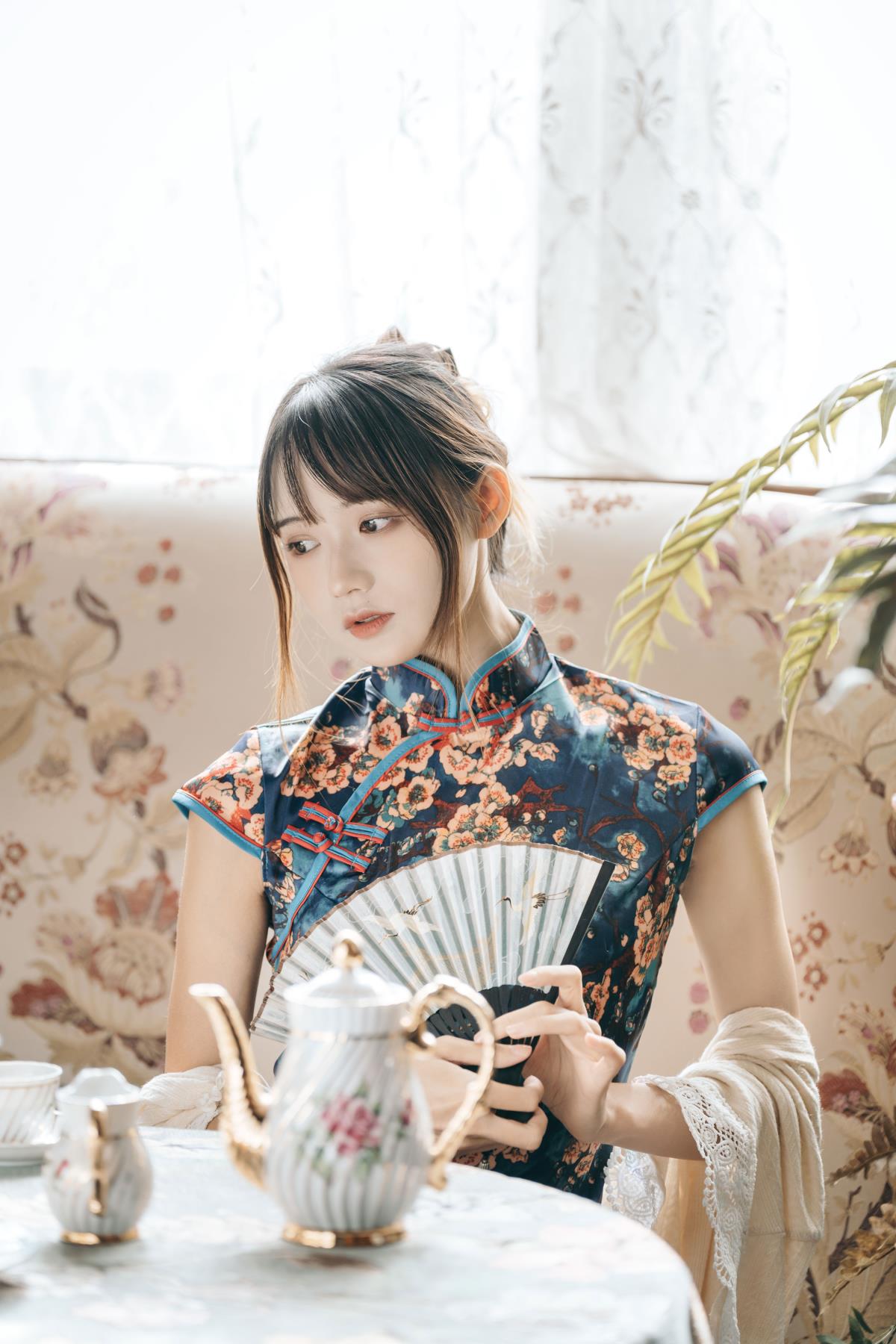 暗室玫瑰：藏于暗室，欲以何物赎回你身畔 暗室玫瑰，盼用何物赎回你身旁 暗室玫瑰，藏于暗室盼赎回至你身边