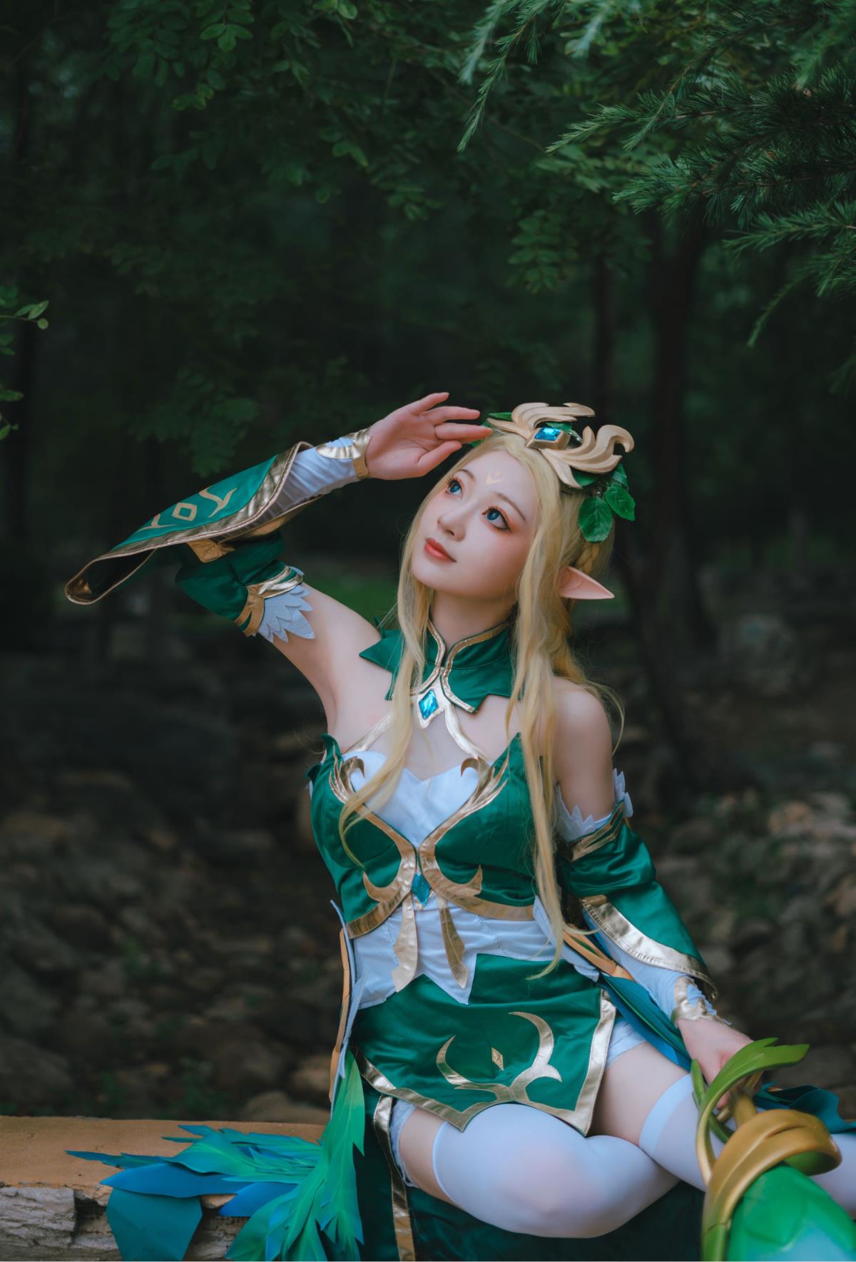 《王昭君精灵公主：手游王者荣耀中的梦幻cosplay》