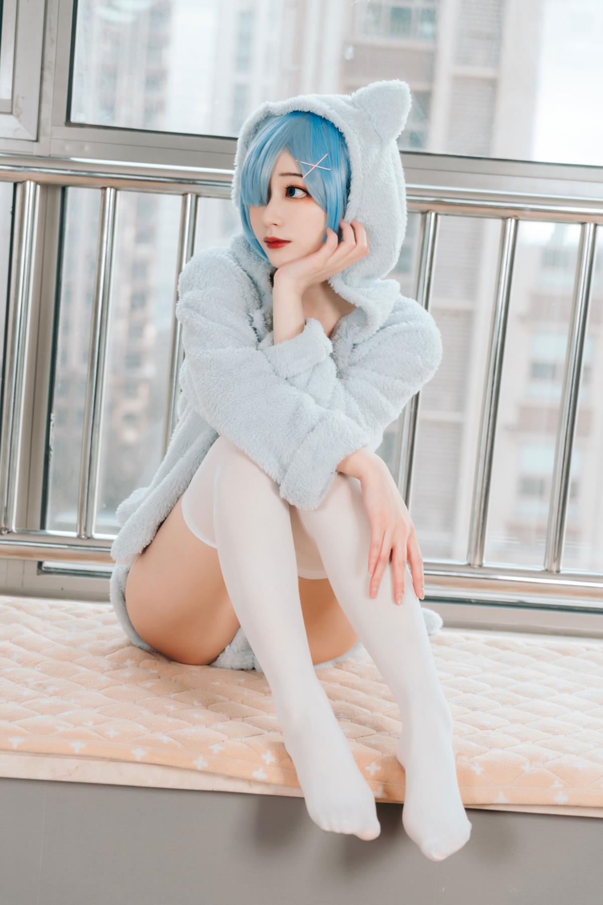 《蕾姆睡衣：邂逅动漫角色手办的可爱cosplay风情》