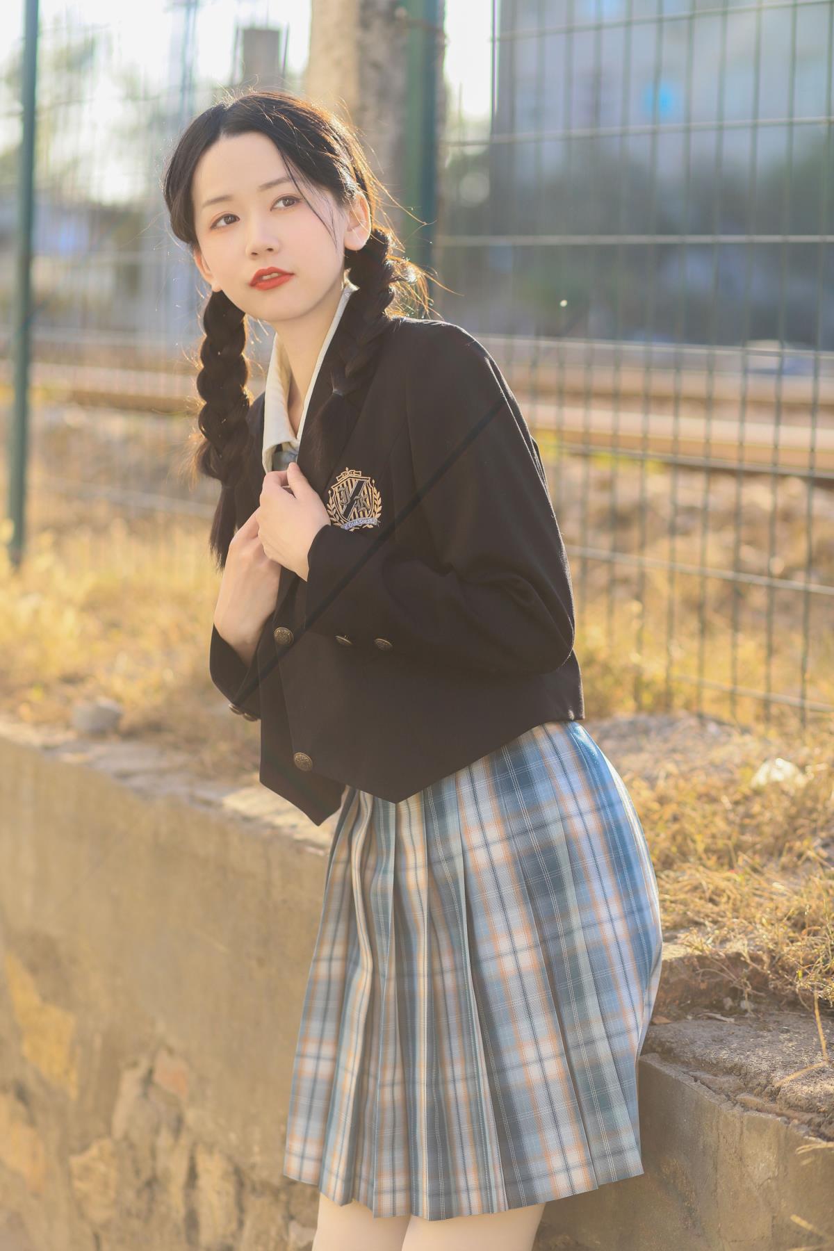 记忆之弦：光降时，少女眼眸化作琥珀藏美好