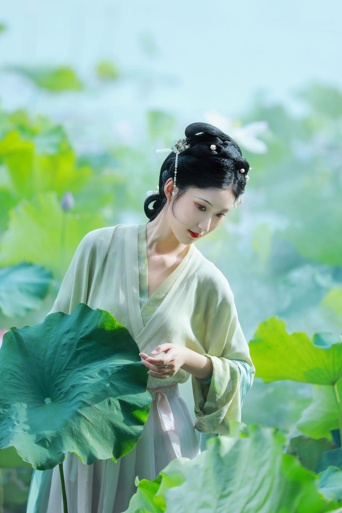 清冷如宋词，仿若画中李清照