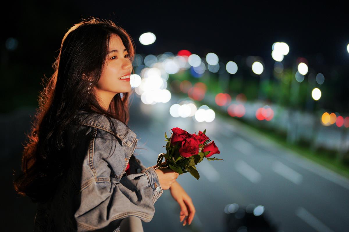 港风人像：消失岁月里永不过期之物，邂逅夜景与玫瑰花的浪漫