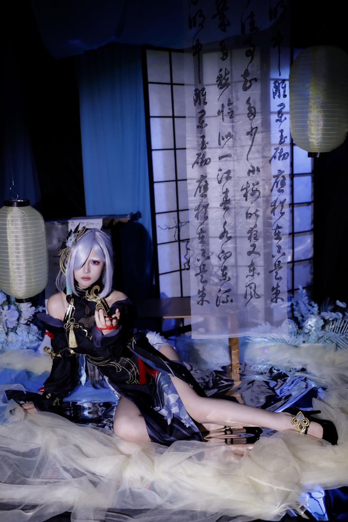 申鹤中式正片：原神光影下的暗调之美