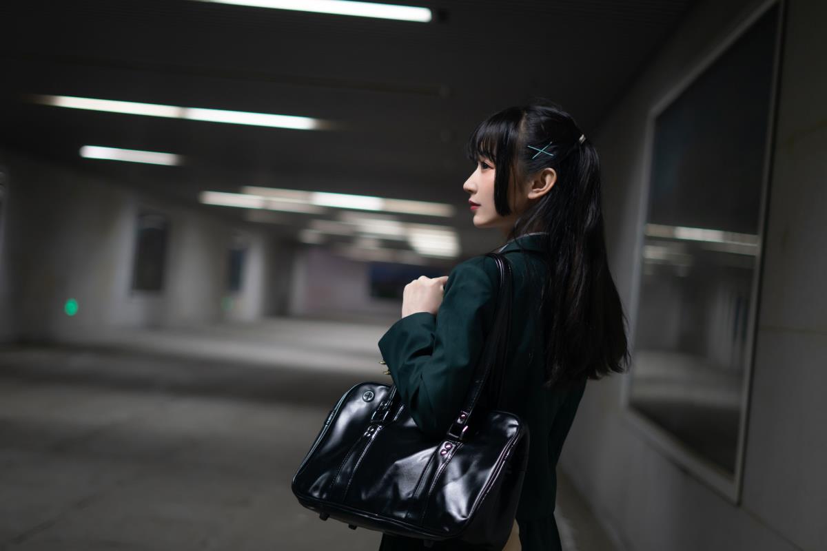 《穿越隧道，邂逅天津西站的JK少女》 JK少女的天津西站之旅，从一条地下隧道开始，穿越后，她邂逅了美丽的天津西站。绿色的JK，与天津西站的美景相得益彰，构成了一幅独特的画面。 在这个充满故事的地方，JK少女的身影仿佛成为了一道独特的风景线。她的到来，为天津西站增添了一份青春与活力的气息。 隧道的尽头，是天津西站的美丽。JK少女在这里留下了属于自己的足迹，也留下了一段美好的回忆。 天津西站，见证了JK少女的穿越之旅，也见证了她与这座城市的相遇。这段旅程，将永远铭刻在她的心中，成为她人生中的一段珍贵经历。 《JK少女的天津西站之梦》 一场奇妙的旅程，从地下隧道开始。JK少女身着绿色的JK，怀揣着对未知的憧憬，穿越而过，来到了天津西站。 天津西站，宛如一座梦幻的城堡，散发着迷人的魅力。JK少女置身其中，仿佛走进了一个充满诗意的世界。 她漫步在天津西站的广场上，感受着这座城市的繁华与宁静。绿色的JK在微风中轻轻飘动，与周围的景色相互映衬，构成了一幅绝美的画卷。 天津西站的每一个角落，都承载着JK少女的梦想。她在这里驻足，凝视着远方，心中充满了对未来的期待。 这场穿越之旅，不仅让JK少女领略了天津西站的美丽，更让她明白了梦想的力量。她将带着这份美好的回忆，继续前行，追逐属于自己的梦想。 《穿越隧道，遇见天津西站的JK之美》 一条地下隧道，连接着两个世界。JK少女身着绿色的JK，穿越而过，来到了天津西站。 天津西站，犹如一颗璀璨的明珠，镶嵌在城市的中心。JK少女站在这座宏伟的建筑前，被它的美丽所震撼。 她走进天津西站，感受着这里的热闹与喧嚣。绿色的JK在人群中格外醒目，吸引了无数人的目光。 JK少女的笑容，如同阳光般灿烂，照亮了整个天津西站。她与这座城市融为一体，成为了一道独特的风景线。 穿越隧道，遇见天津西站的JK之美。这是一场奇妙的邂逅，也是一段难忘的旅程。它将永远留在JK少女的心中，成为她人生中最美好的回忆之一。