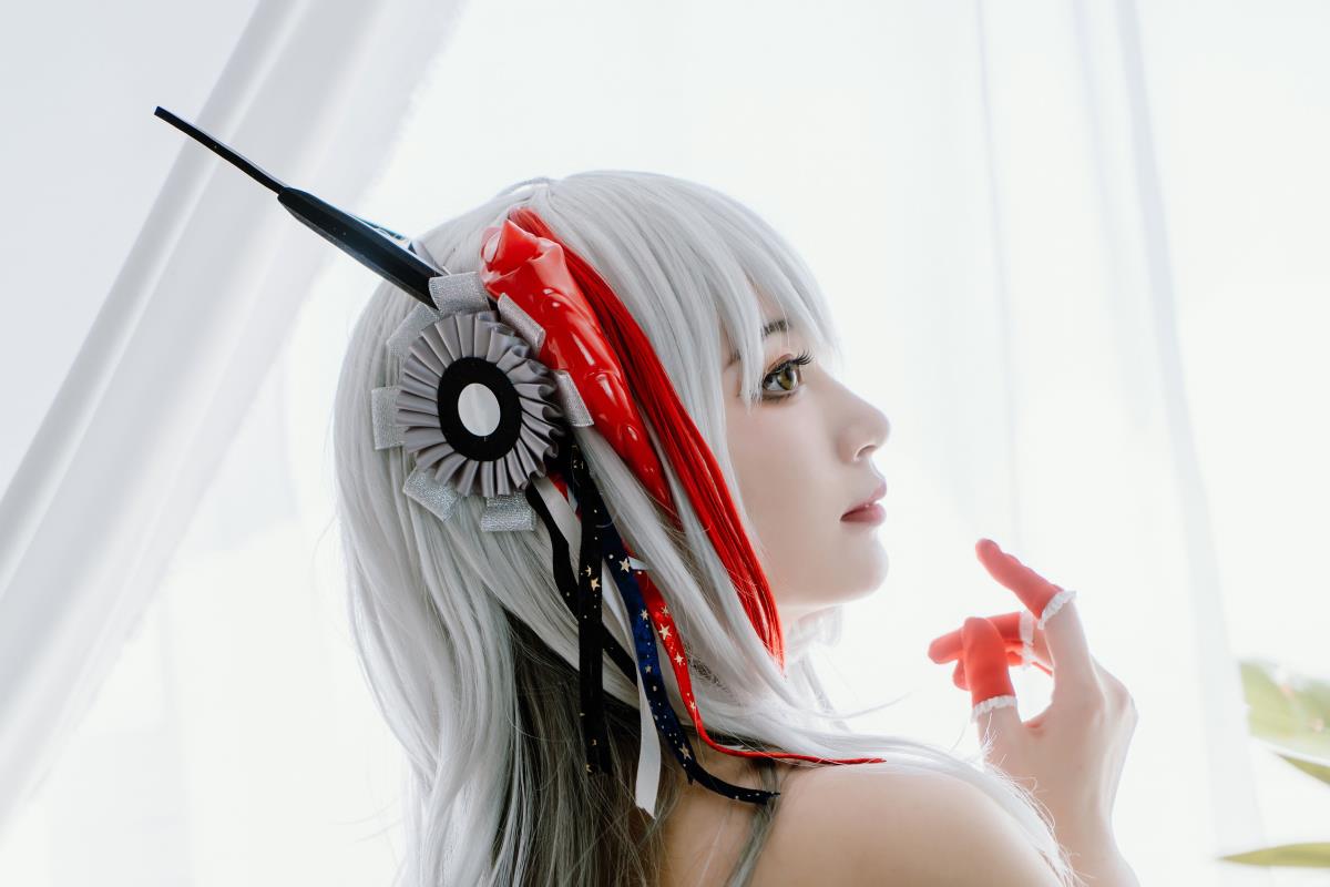 《W 芭蕾：明日方舟角色的梦幻演绎与美少女 Cosplay》