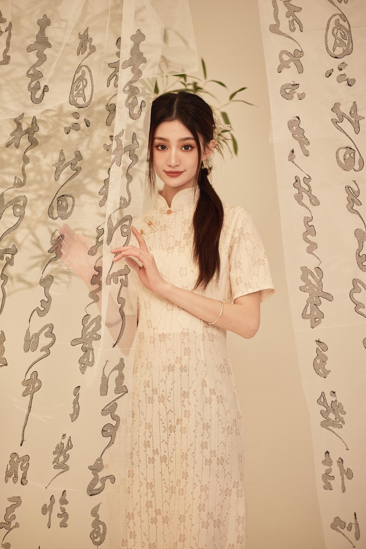 春之赠：江南诗意与旗袍美图交织的古典风情