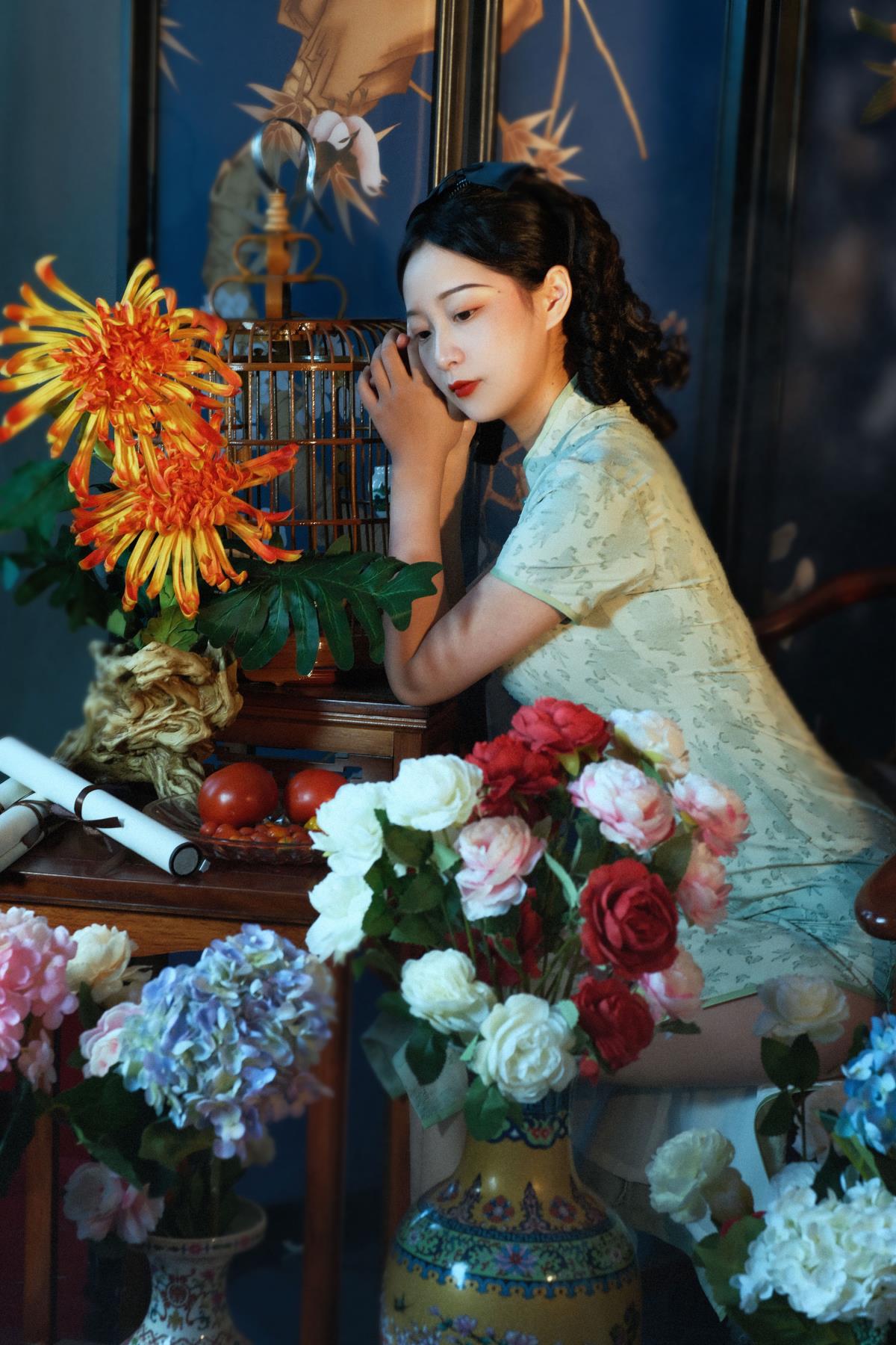 经年一曲故人戏，戏中旗袍清冷美人