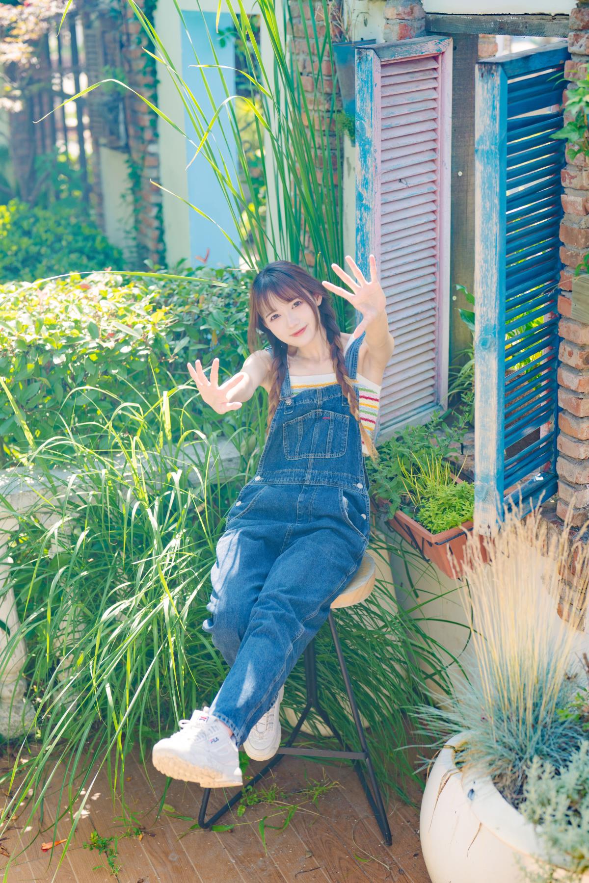 《背带裤邂逅夏日阳光，承包一夏心动》 或 《夏日背带裤与阳光的浪漫邂逅，心动满溢》 或 《背带裤牵手夏日阳光，编织心动篇章》 或 《背带裤与夏日阳光相逢，心动瞬间绽放》 或 《夏日，背带裤与阳光共舞，心动如期而至》 或 《背带裤遇上夏日阳光，开启心动夏日序章》 或 《背带裤在夏日与阳光相拥，心动悄然蔓延》 或 《夏日阳光与背带裤的邂逅，奏响心动旋律》 或 《背带裤邂逅夏日阳光，心动如诗如画》 或 《夏日，背带裤与阳光相遇，心动似繁花盛放》 或 《背带裤与夏日阳光的邂逅，心动时刻定格》 或 《背带裤牵手夏日阳光，心动旅程启航》 或 《夏日阳光邂逅背带裤，心动气息弥漫》 或 《背带裤与夏日阳光相逢，心动如梦幻泡影》 或 《夏日，背带裤与阳光共赴心动之约》 或 《背带裤在夏日与阳光邂逅，心动火花四溅》 或 《背带裤遇上夏日阳光，心动故事开场》 或 《夏日阳光与背带裤的浪漫邂逅，心动永流传》 或 《背带裤邂逅夏日阳光，心动记忆永恒》 或 《夏日，背带裤与阳光相遇，心动如星辰闪烁》 或 《背带裤牵手夏日阳光，心动乐章奏响》 或 《夏日阳光与背带裤的相遇，心动瞬间永恒》 或 《背带裤在夏日与阳光相拥，心动如涟漪扩散》 或 《背带裤遇上夏日阳光，心动如繁花盛开》 或 《夏日阳光与背带裤的邂逅，心动似清风拂面》 或 《背带裤邂逅夏日阳光，心动如诗如梦》 或 《夏日，背带裤与阳光共舞，心动如暖阳倾洒》 或 《背带裤在夏日与阳光相遇，心动如繁星璀璨》 或 《背带裤牵手夏日阳光，心动旅程开启》 或 《夏日阳光与背带裤的邂逅，心动如月光温柔》 或 《背带裤邂逅夏日阳光，心动如彩云飘逸》 或 《夏日，背带裤与阳光共赴心动之宴》 或 《背带裤在夏日与阳光相拥，心动如溪流潺潺》 或 《背带裤遇上夏日阳光，心动如烟火绚烂》 或 《夏日阳光与背带裤的相遇，心动如花香四溢》 或 《背带裤邂逅夏日阳光，心动如晨曦初照》 或 《夏日，背带裤与阳光共舞，心动如暮色温柔》 或 《背带裤在夏日与阳光相遇，心动如秋叶静美》 或 《背带裤牵手夏日阳光，心动旅程起航》 或 《夏日阳光与背带裤的邂逅，心动如冬雪纯净》 或 《背带裤邂逅夏日阳光，心动如春风轻拂》 或 《夏日，背带裤与阳光共赴心动之约，留下浪漫回忆》 或 《背带裤在夏日与阳光相拥，心动如夏雨清凉》 或 《背带裤遇上夏日阳光，心动如秋云悠然》 或 《夏日阳光与背带裤的相遇，心动如冬雷震撼》 或 《背带裤邂逅夏日阳光，心动如春花烂漫》 或 《夏日，背带裤与阳光共舞，心动如夏蝉轻吟》 或 《背带裤在夏日与阳光相遇，心动如秋雁南飞》 或 《背带裤牵手夏日阳光，心动旅程飞扬》 或 《夏日阳光与背带裤的邂逅，心动如冬暖炉火》 或 《背带裤邂逅夏日阳光，心动如春风化雨》 或 《夏日，背带裤与阳光共赴心动之约，谱写浪漫诗篇》 或 《背带裤在夏日与阳光相拥，心动如夏雨润泽》 或 《背带裤遇上夏日阳光，心动如秋霜高洁》 或 《夏日阳光与背带裤的相遇，心动如冬雪消融》 或 《背带裤邂逅夏日阳光，心动如春花绽放》 或 《夏日，背带裤与阳光共舞，心动如夏荷飘香》 或 《背带裤在夏日与阳光相遇，心动如秋菊傲霜》 或 《背带裤牵手夏日阳光，心动旅程远航》 或 《夏日阳光与背带裤的邂逅，心动如冬风凛冽》 或 《背带裤邂逅夏日阳光，心动如春风拂面暖》 或 《夏日，背带裤与阳光共赴心动之约，绘就美好画卷》 或 《背带裤在夏日与阳光相拥，心动如夏雨清新》 或 《背带裤遇上夏日阳光，心动如秋云飘逸美》 或 《夏日阳光与背带裤的相遇，心动如冬雷震撼心》 或 《背带裤邂逅夏日阳光，心动如春花烂漫香》 或 《夏日，背带裤与阳光共舞，心动如夏蝉轻吟柔》 或 《背带裤在夏日与阳光相遇，心动如秋雁南飞情》 或 《背带裤牵手夏日阳光，心动旅程闪耀》 或 《夏日阳光与背带裤的邂逅，心动如冬暖炉火温》 或 《背带裤邂逅夏日阳光，心动如春风化雨润》 或 《夏日，背带裤与阳光共赴心动之约，奏响浪漫乐章》 或 《背带裤在夏日与阳光相拥，心动如夏雨润泽甜》 或 《背带裤遇上夏日阳光，心动如秋霜高洁雅》 或 《夏日阳光与背带裤的相遇，心动如冬雪消融景》 或 《背带裤邂逅夏日阳光，心动如春花绽放艳》 或 《夏日，背带裤与阳光共舞，心动如夏荷飘香韵》 或 《背带裤在夏日与阳光相遇，心动如秋菊傲霜姿》 或 《背带裤牵手夏日阳光，心动旅程璀璨》 或 《夏日阳光与背带裤的邂逅，心动如冬风凛冽情》 或 《背带裤邂逅夏日阳光，心动如春风拂面暖人心》 或 《夏日，背带裤与阳光共赴心动之约，绘就美好蓝图》 或 《背带裤在夏日与阳光相拥，心动如夏雨清新润心田》 或 《背带裤遇上夏日阳光，心动如秋云飘逸美如画》 或 《夏日阳光与背带裤的相遇，心动如冬雷震撼心之弦》 或 《背带裤邂逅夏日阳光，心动如春花烂漫香满园》 或 《夏日，背带裤与阳光共舞，心动如夏蝉轻吟柔入梦》 或 《背带裤在夏日与阳光相遇，心动如秋雁南飞情悠悠》 或 《背带裤牵手夏日阳光，心动旅程辉煌》 或 《夏日阳光与背带裤的邂逅，心动如冬暖炉火温人心》 或 《背带裤邂逅夏日阳光，心动如春风化雨润万物》 或 《夏日，背带裤与阳光共赴心动之约，奏响浪漫旋律曲》 或 《背带裤在夏日与阳光相拥，心动如夏雨润泽甜如蜜》 或 《背带裤遇上夏日阳光，心动如秋霜高洁雅韵长》 或 《夏日阳光与背带裤的相遇，心动如冬雪消融景如画》 或 《背带裤邂逅夏日阳光，心动如春花绽放艳若霞》 或 《夏日，背带裤与阳光共舞，心动如夏荷飘香韵无穷》 或 《背带裤在夏日与阳光相遇，心动如秋菊傲霜姿万千》 或 《背带裤牵手夏日阳光，心动旅程绚烂》 或 《夏日阳光与背带裤的邂逅，心动如冬风凛冽情难忘》 或 《背带裤邂逅夏日阳光，心动如春风拂面暖情怀》 或 《夏日，背带裤与阳光共赴心动之约，绘就美好诗篇章》 或 《背带裤在夏日与阳光相拥，心动如夏雨清新润心海》 或 《背带裤遇上夏日阳光，心动如秋云飘逸美若仙》 或 《夏日阳光与背带裤的相遇，心动如冬雷震撼心之魂》 或 《背带裤邂逅夏日阳光，心动如春花烂漫香四溢》 或 《夏日，背带裤与阳光共舞，心动如夏蝉轻吟柔似梦》 或 《背带裤在夏日与阳光相遇，心动如秋雁南飞情绵绵》 或 《背带裤牵手夏日阳光，心动旅程闪耀光》 或 《夏日阳光与背带裤的邂逅，心动如冬暖炉火温情怀深》 或 《背带裤邂逅夏日阳光，心动如春风化雨润心田甜》 或 《夏日，背带裤与阳光共赴心动之约，奏响浪漫旋律乐章》