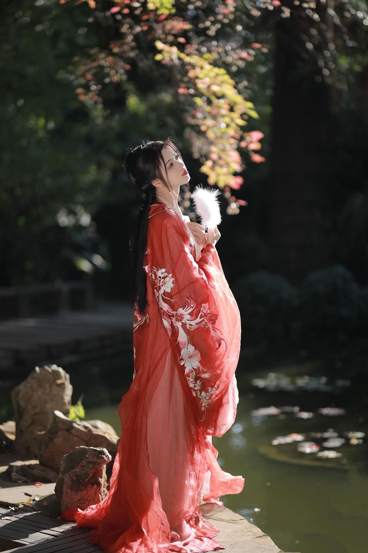 夕阳流火风舞沙，一缕相思断天涯