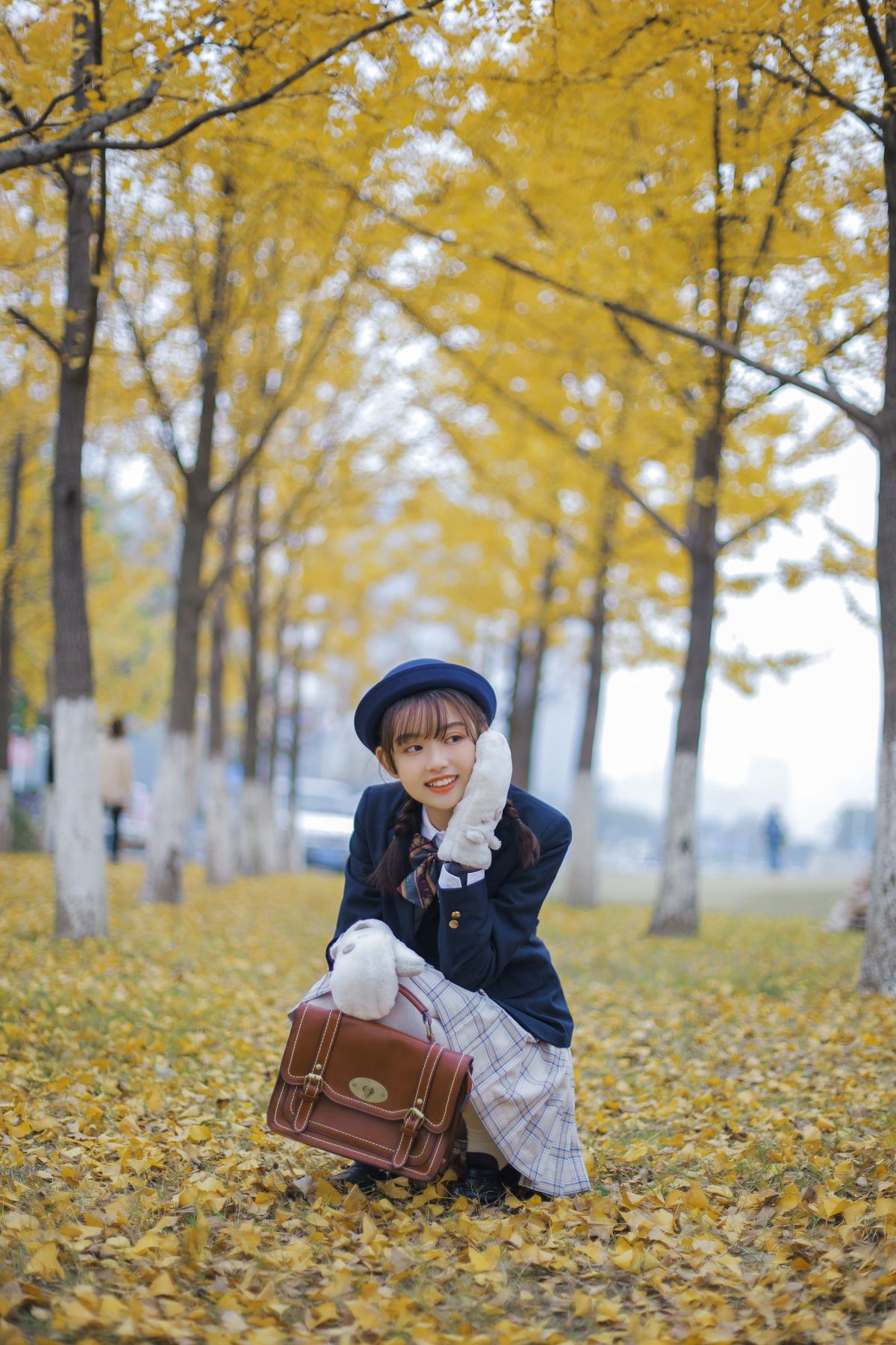 银杏下的少女心：镜头里藏着的温柔与阳光