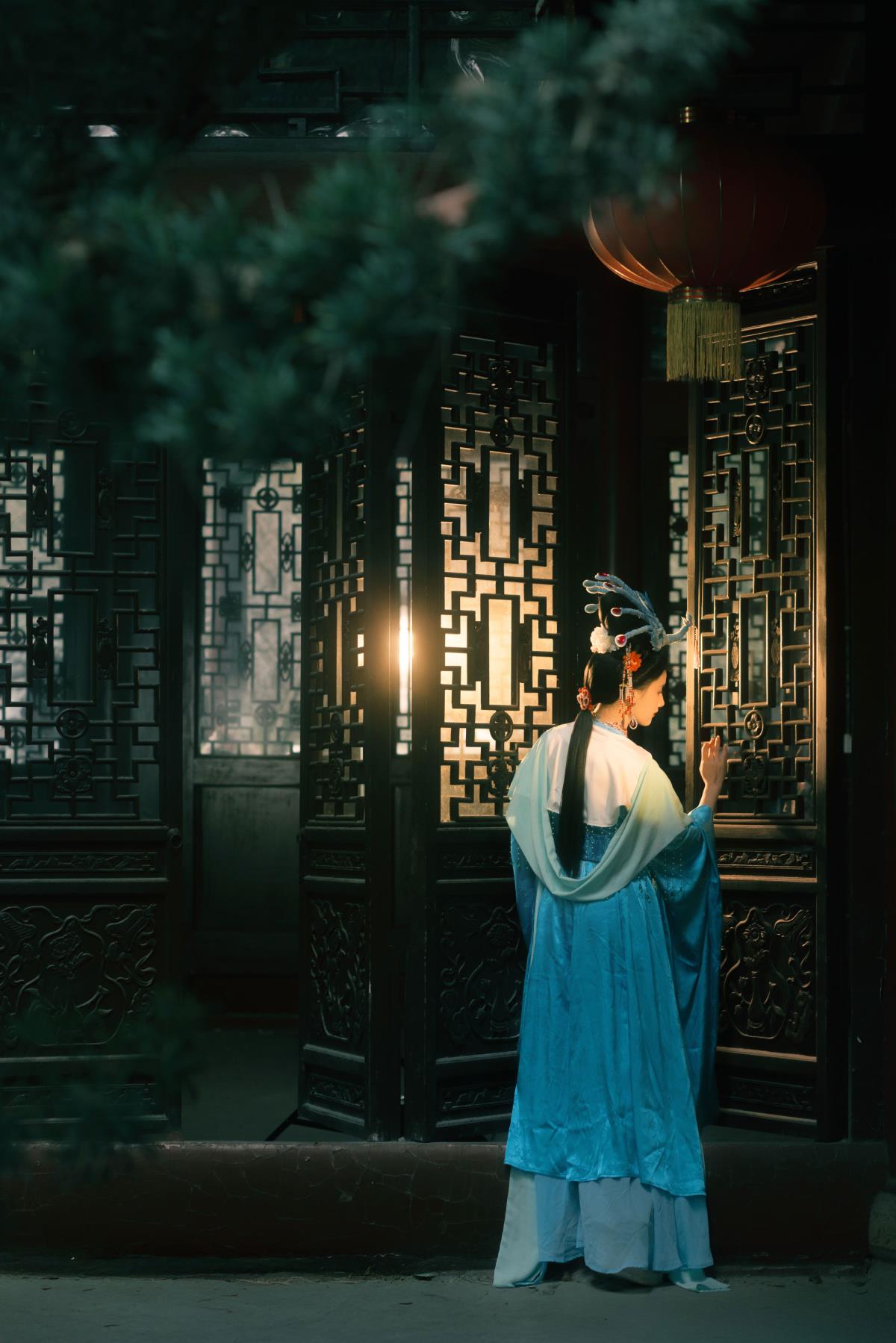 女儿国：四大皆空下紧闭的双眼与不敢直视的深情